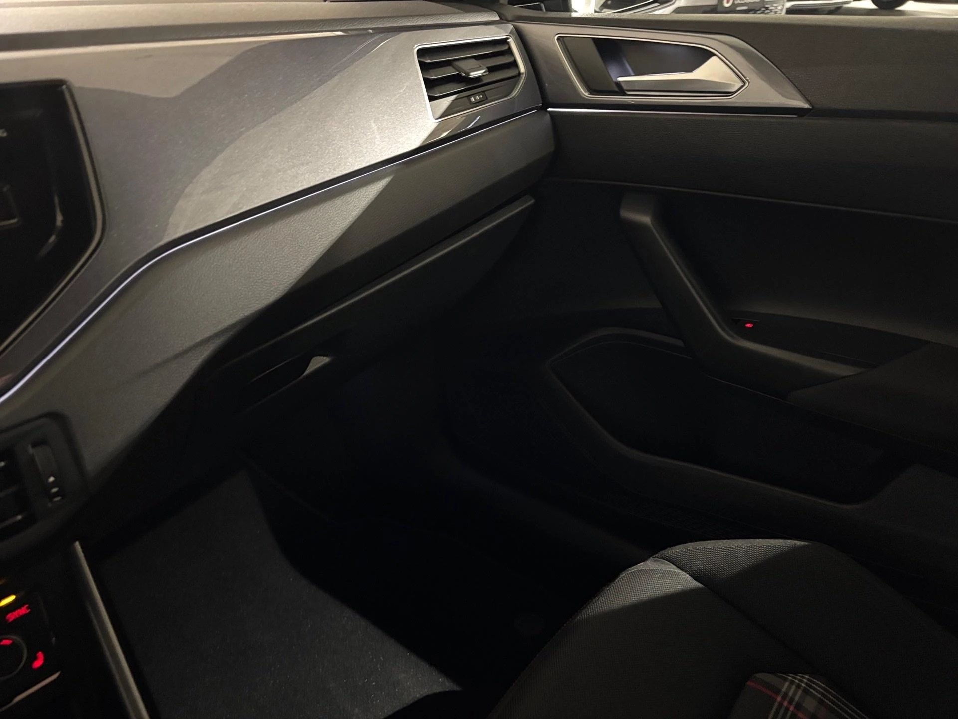 Volkswagen-Polo-image-8