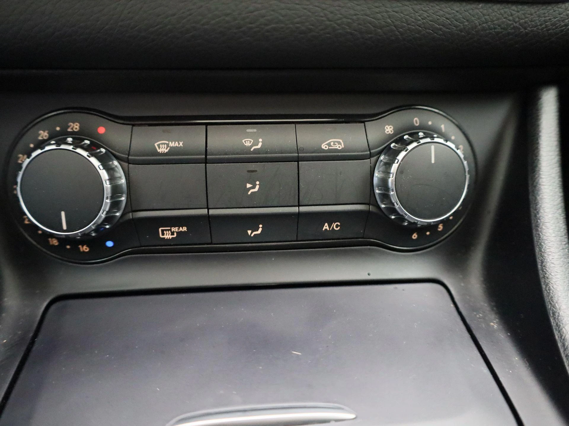 Mercedes-Benz-GLA-image-19