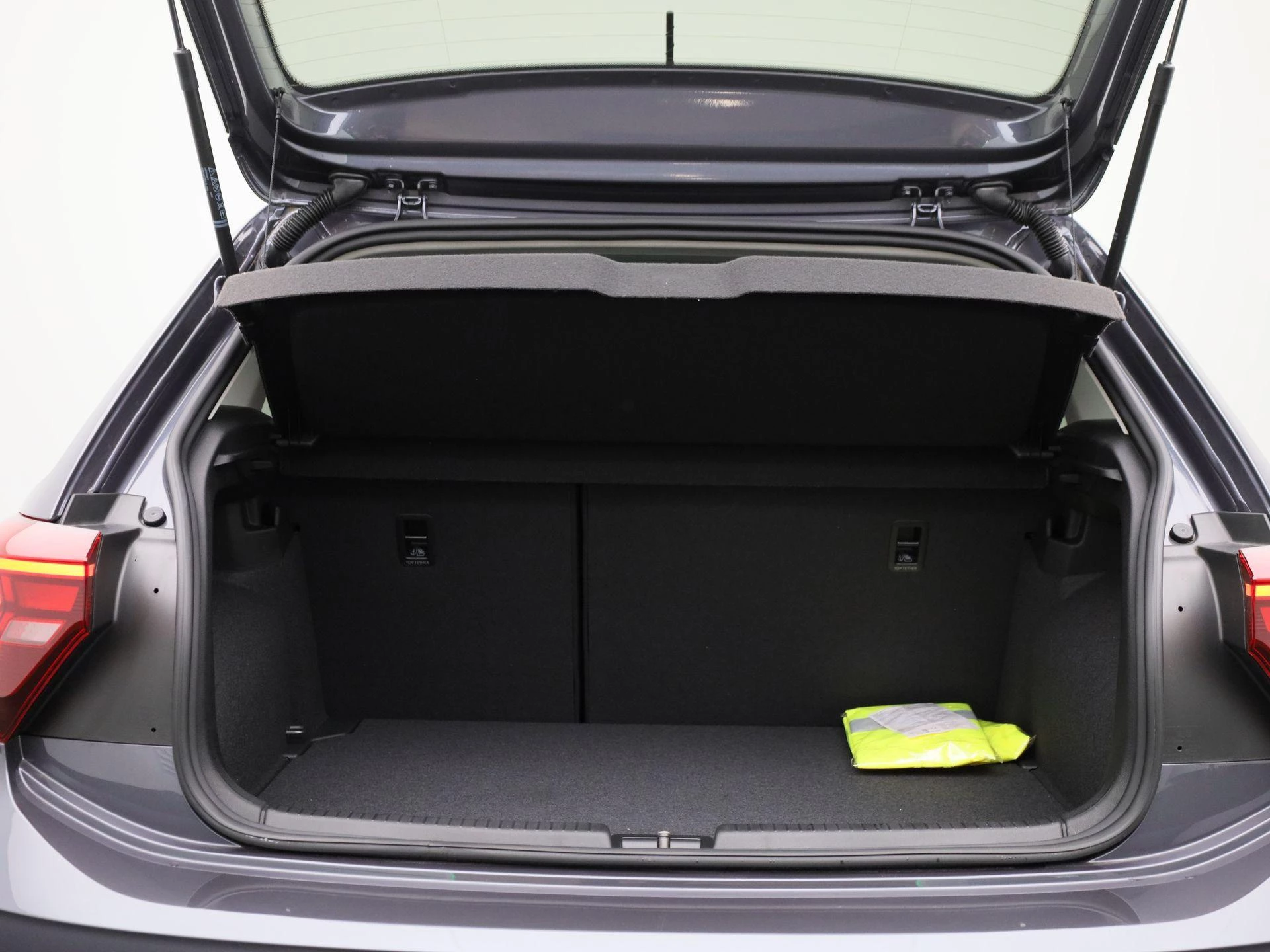 Volkswagen-Polo-image-13
