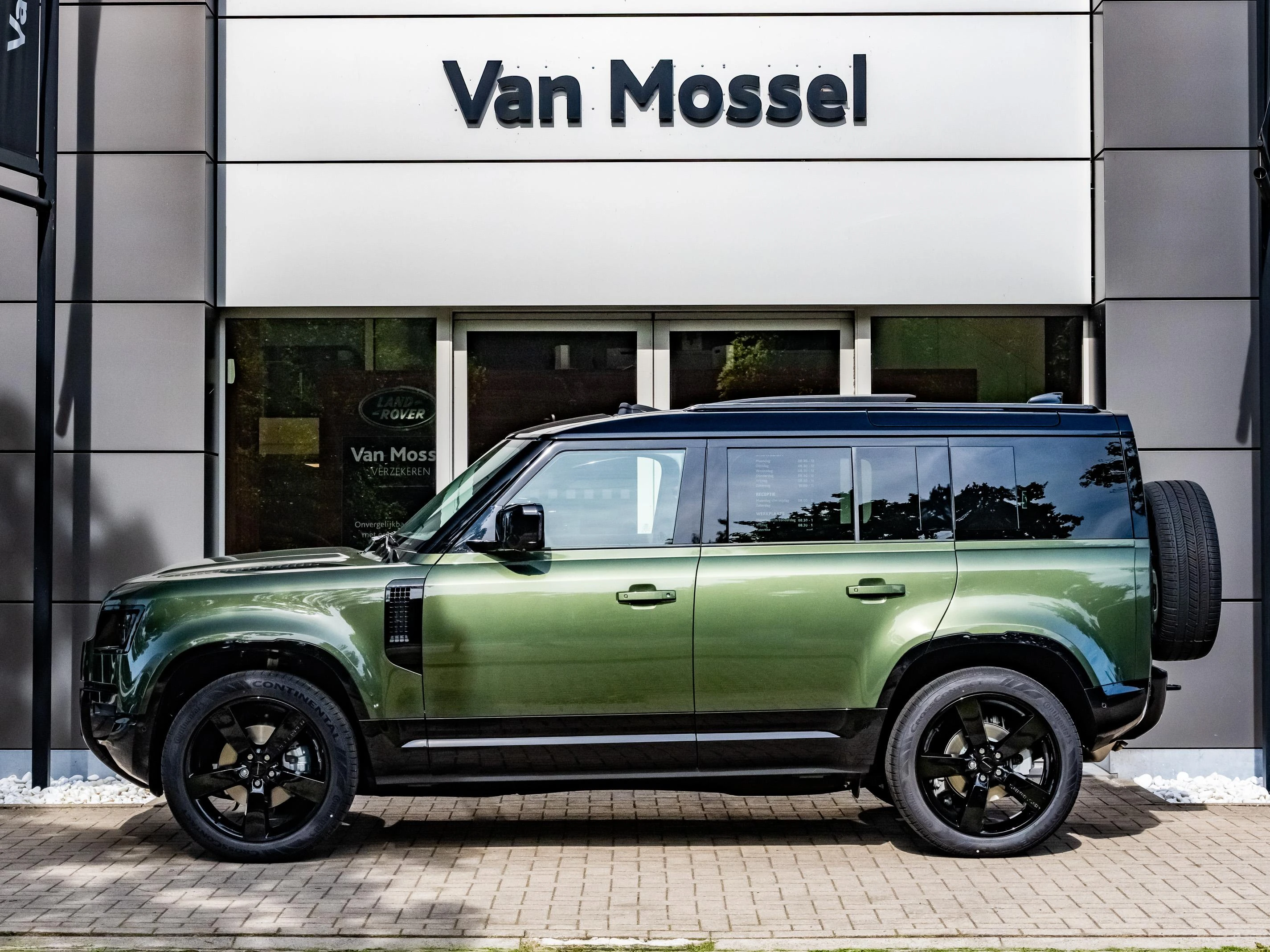 Land Rover Defender D250 X-Dynamic SE