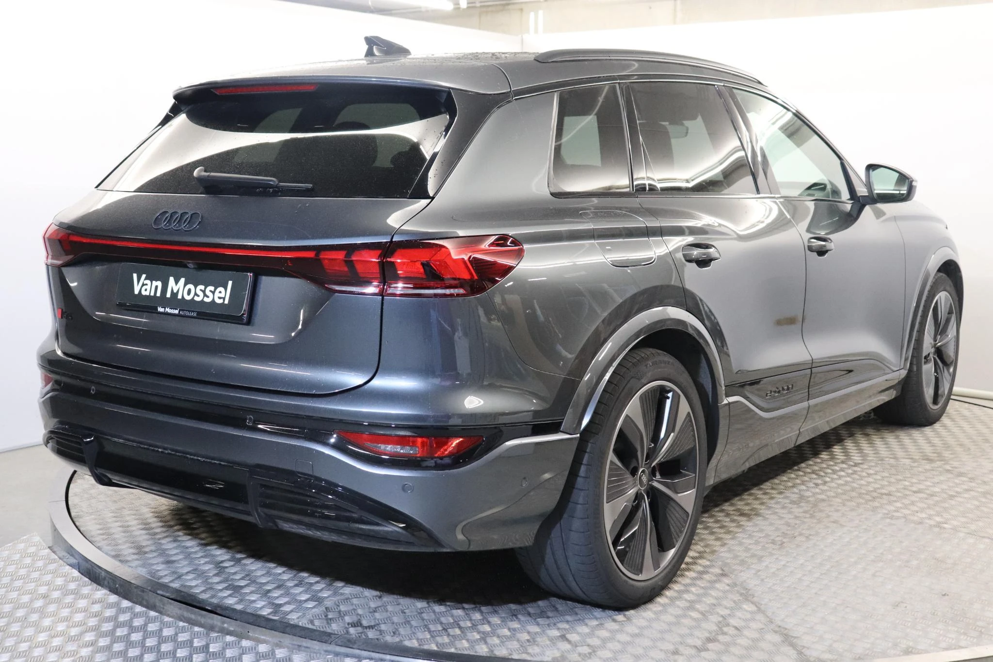 Audi-Q6 e-tron-image-5