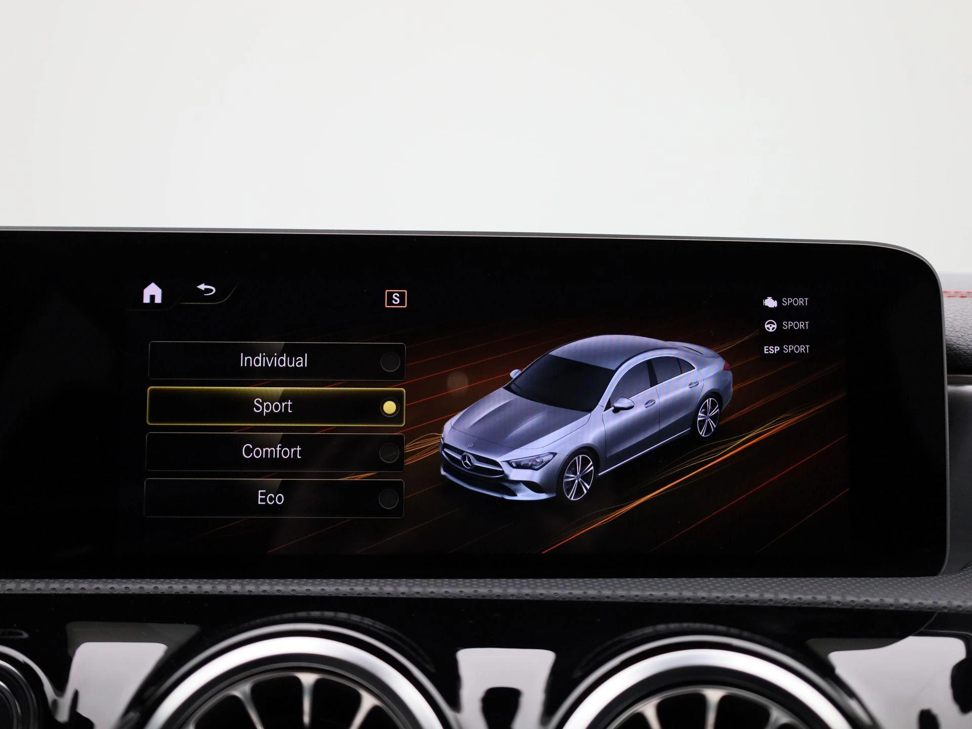 Mercedes-Benz-CLA-image-21