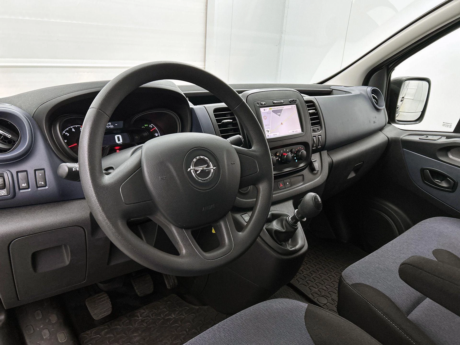 Opel-Vivaro-image-7