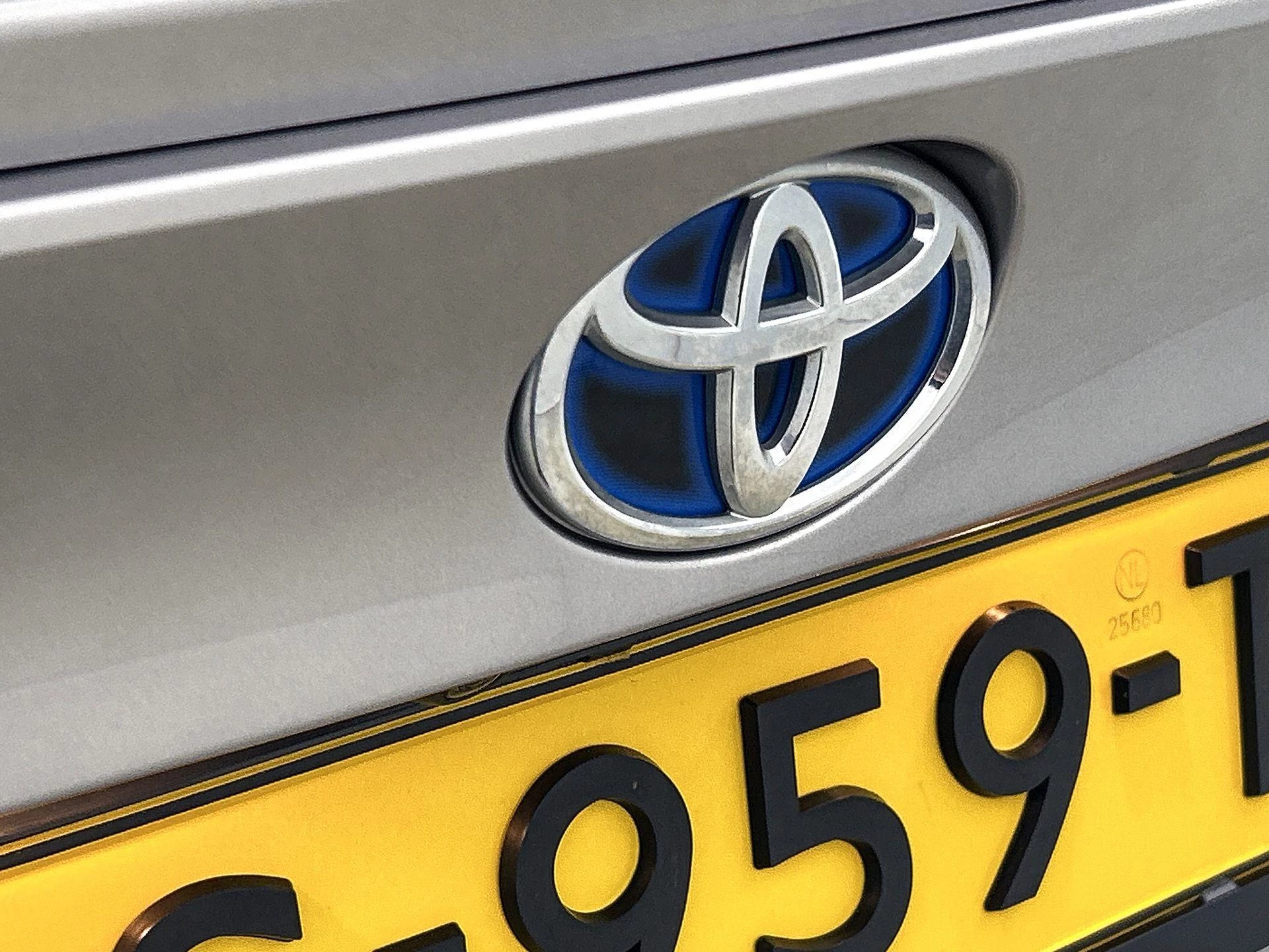 Toyota-C-HR-image-24