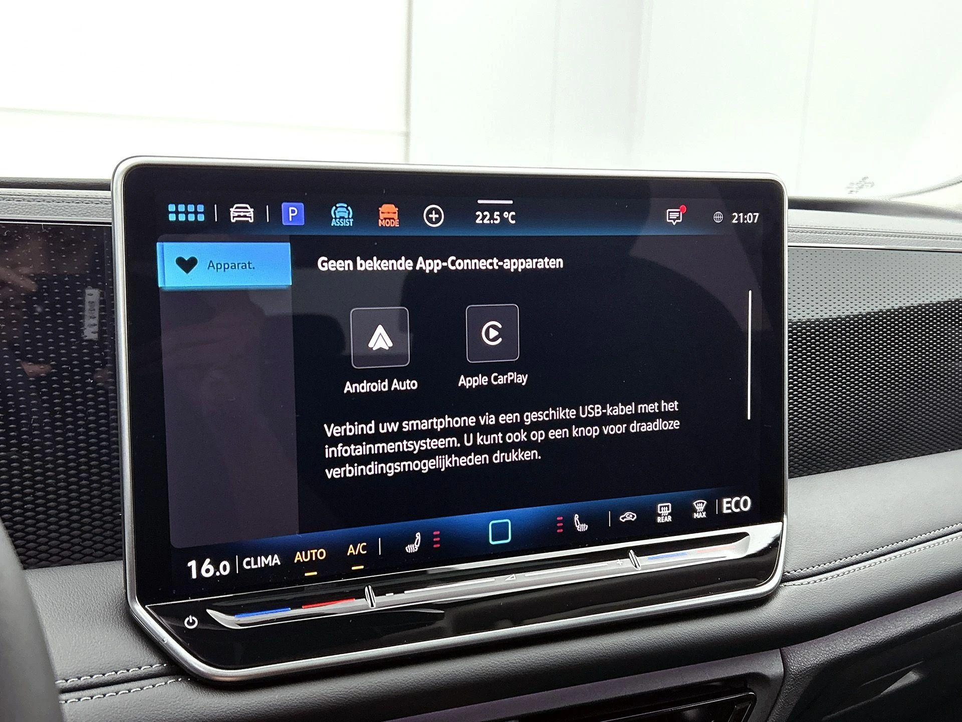 Volkswagen-Tiguan-image-19
