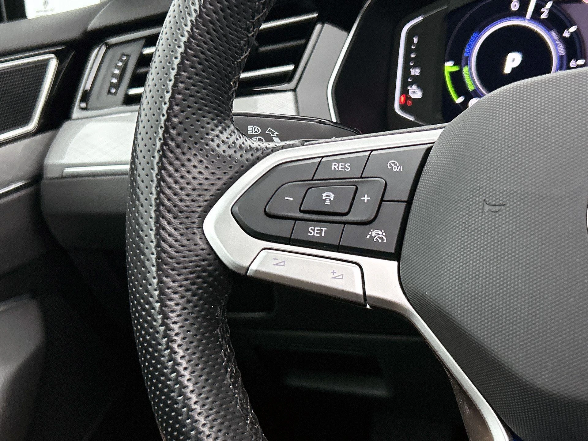 Volkswagen-Passat-image-5