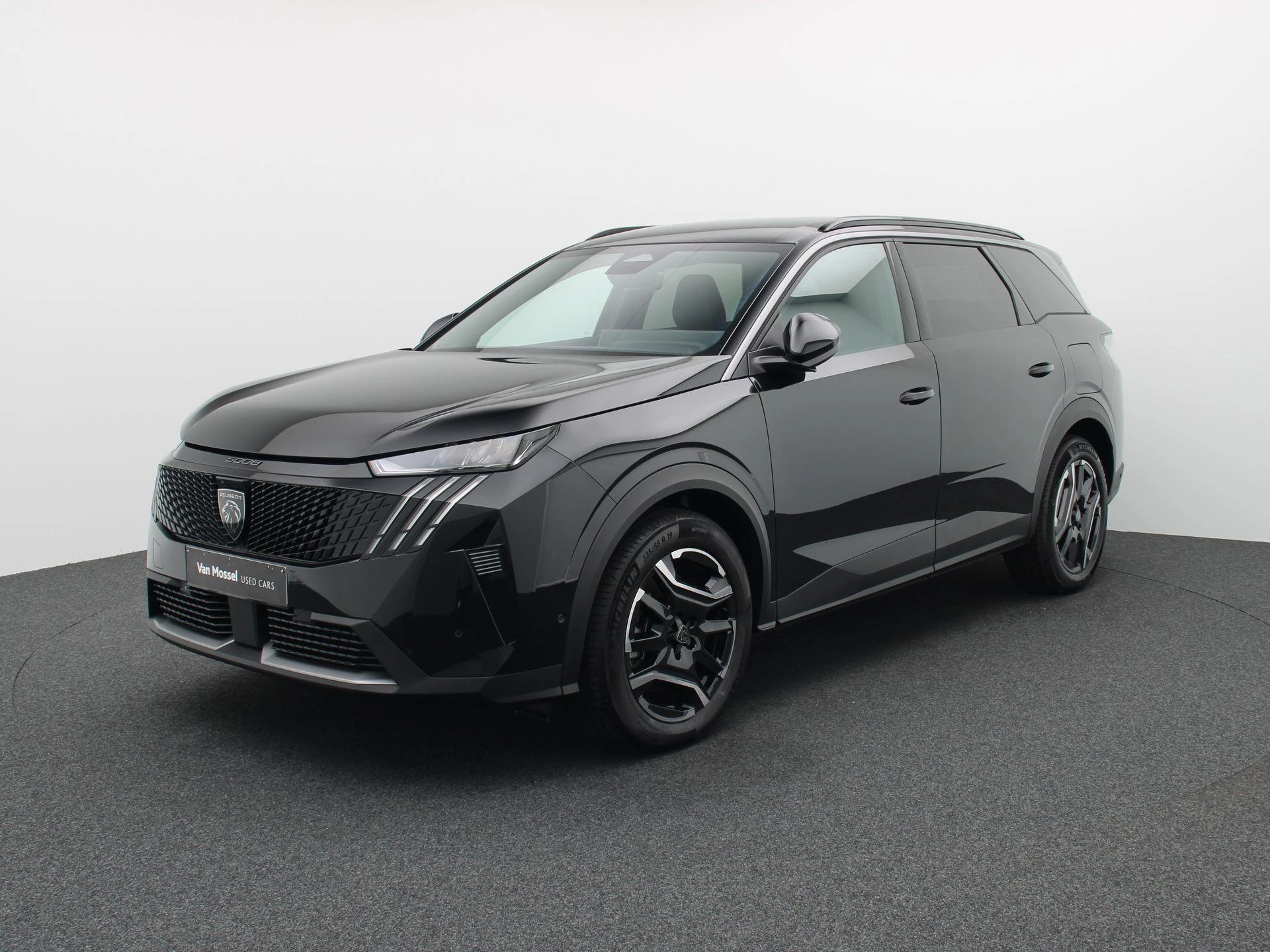 Peugeot-e-5008-image-0
