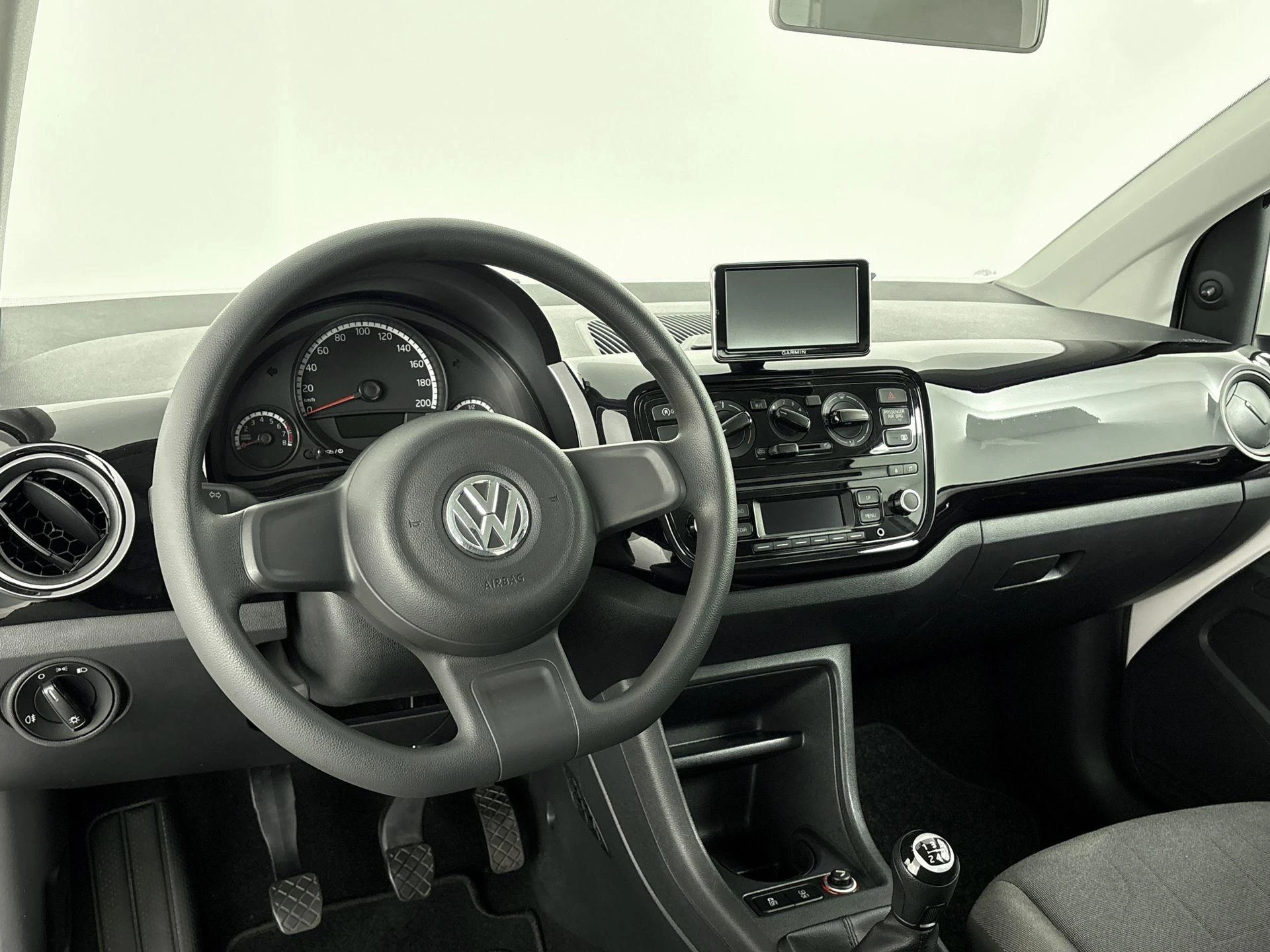 Volkswagen-up!-image-7