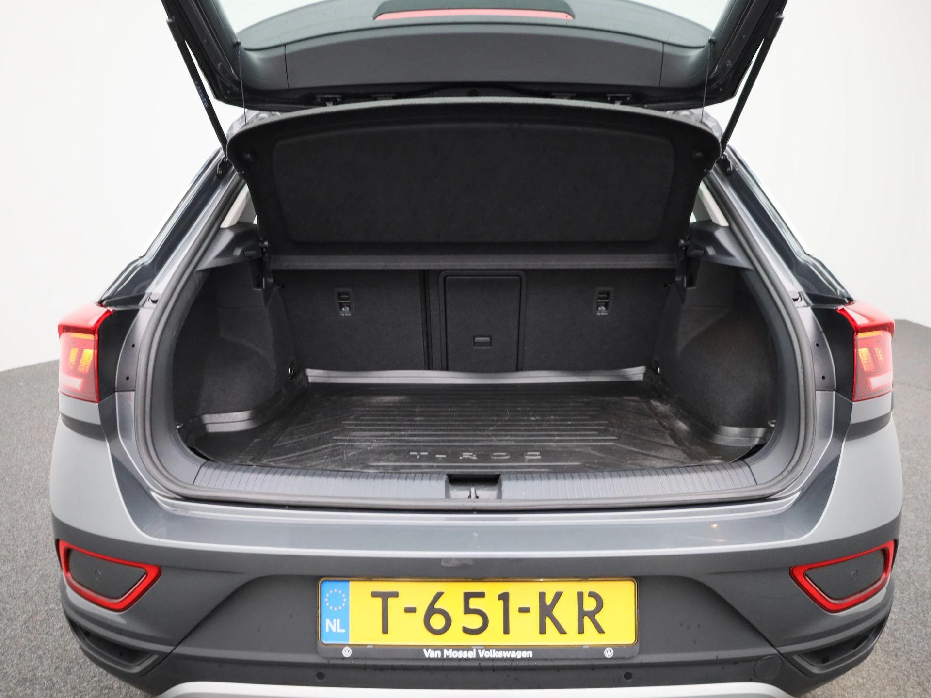 Volkswagen-T-Roc-image-9