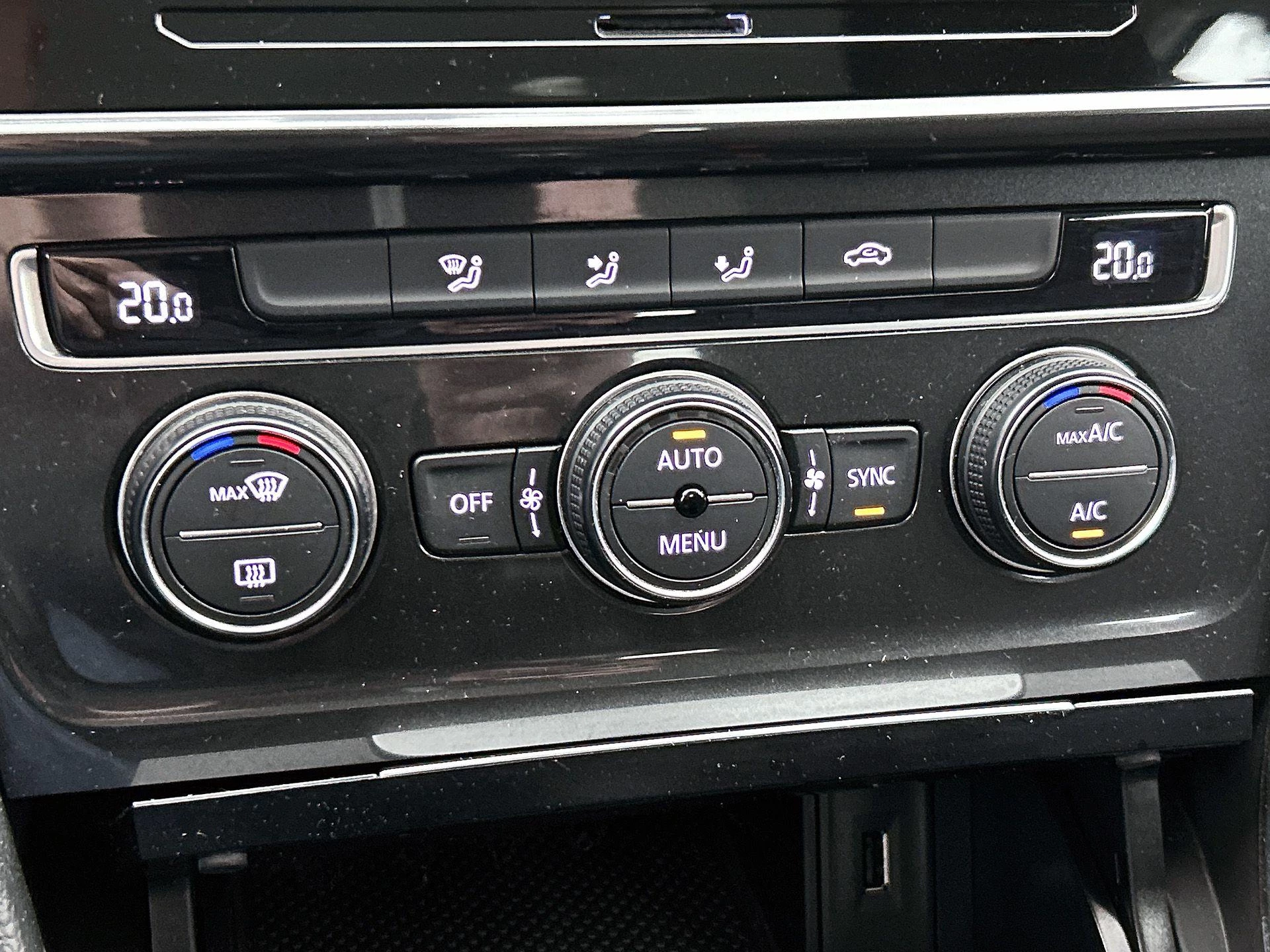 Volkswagen-Golf-image-18