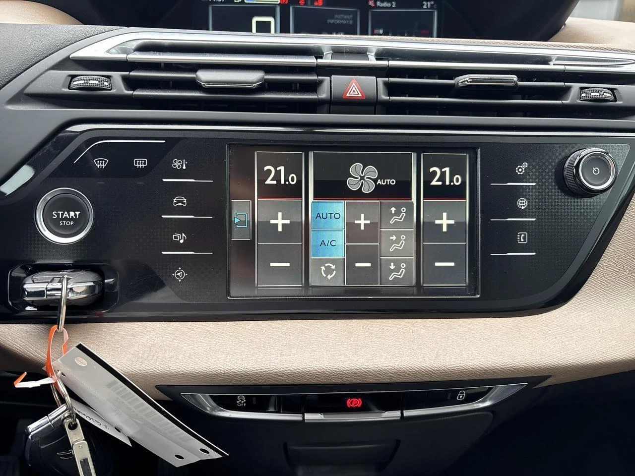 Citroën-C4 Picasso-image-11