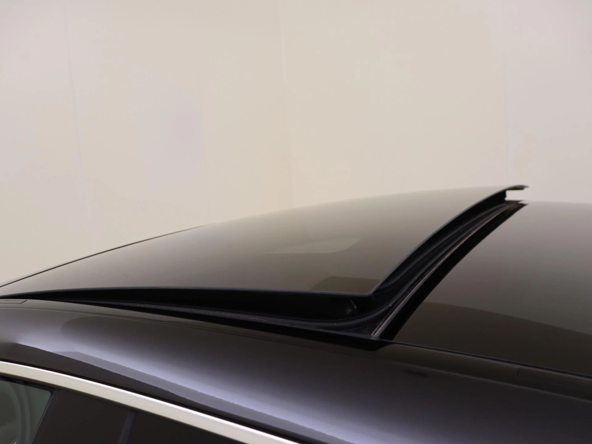 Mercedes-Benz-EQE-image-27