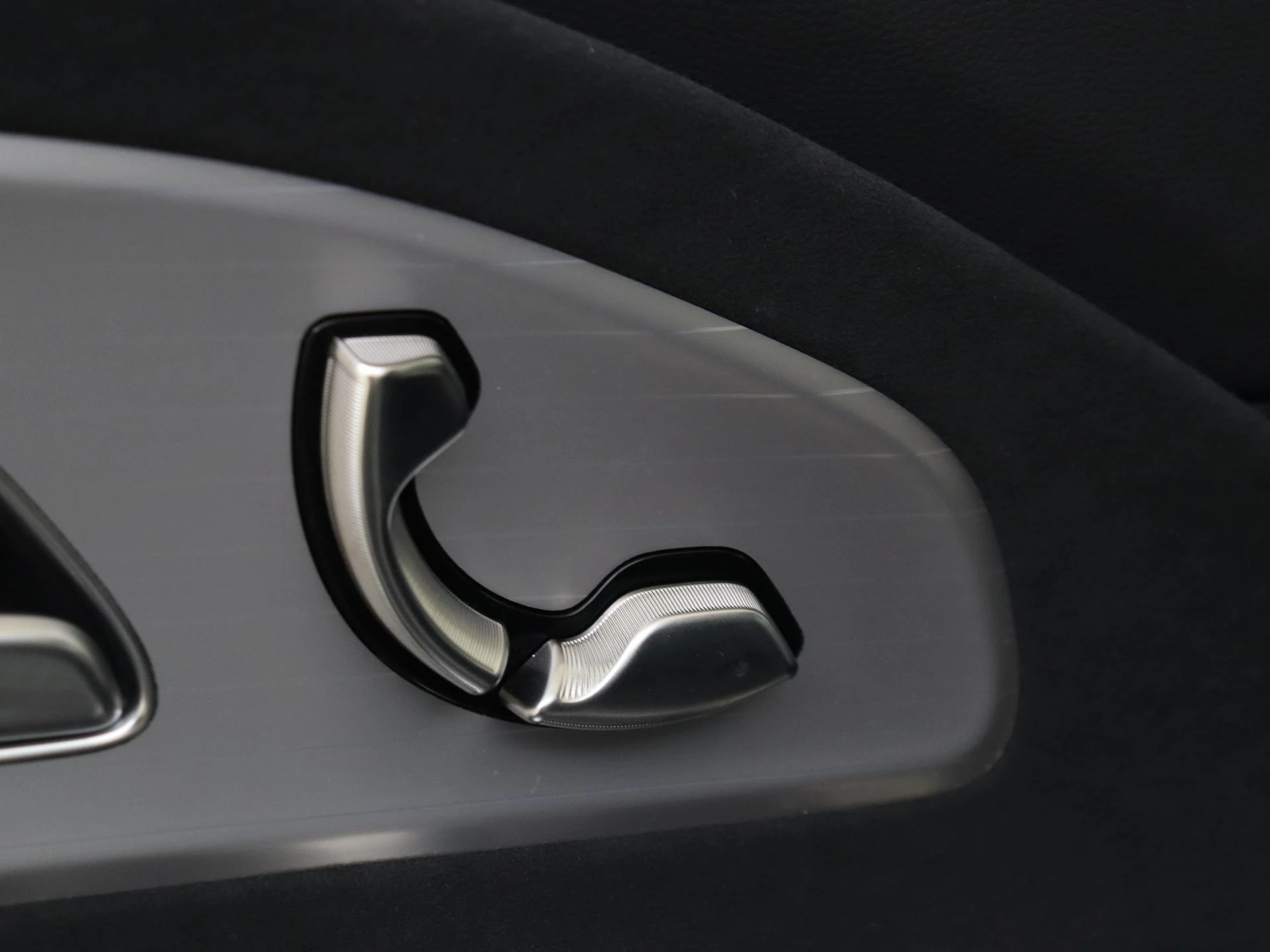 Mercedes-Benz-CLA-image-25