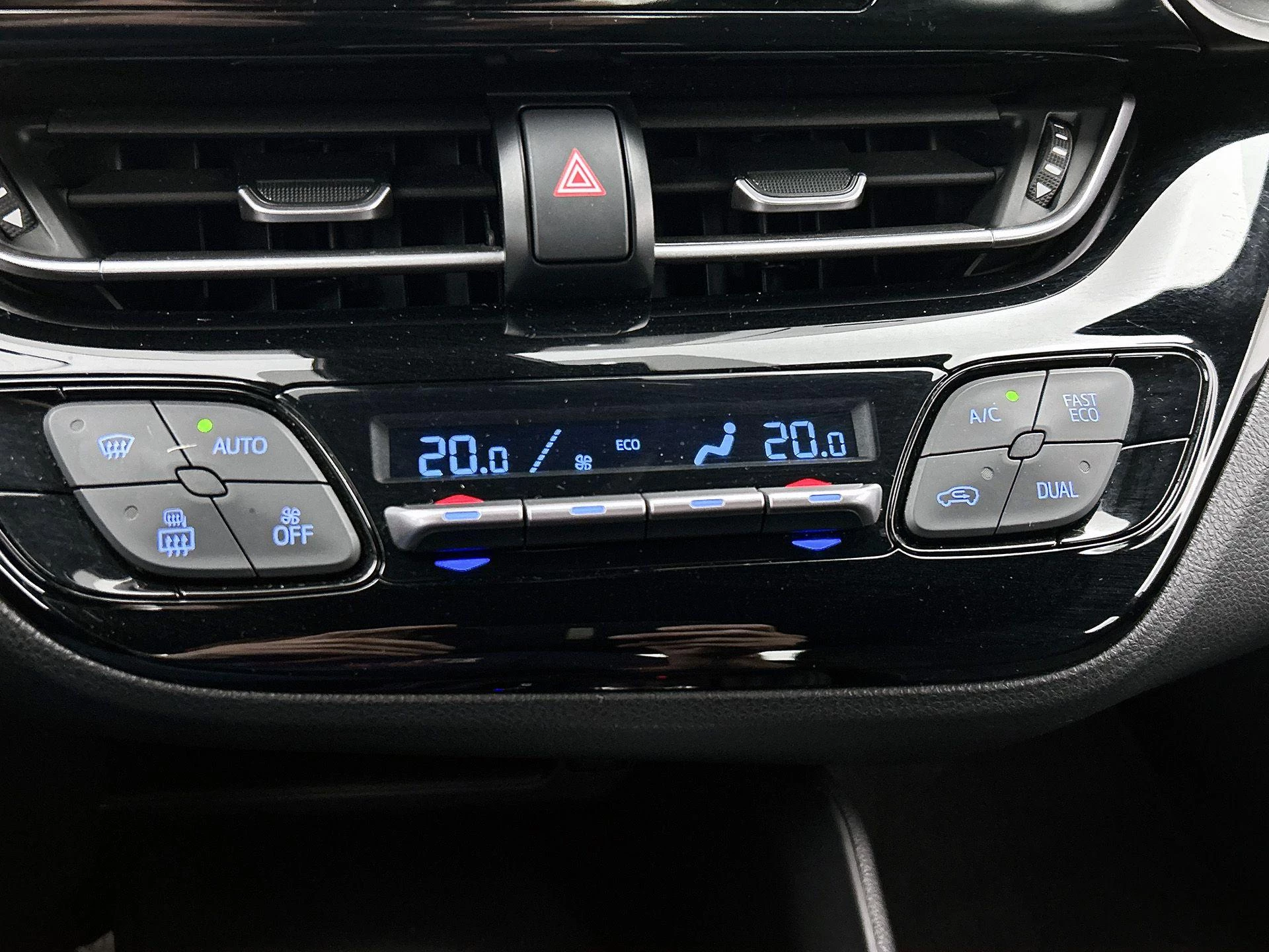 Toyota-C-HR-image-17
