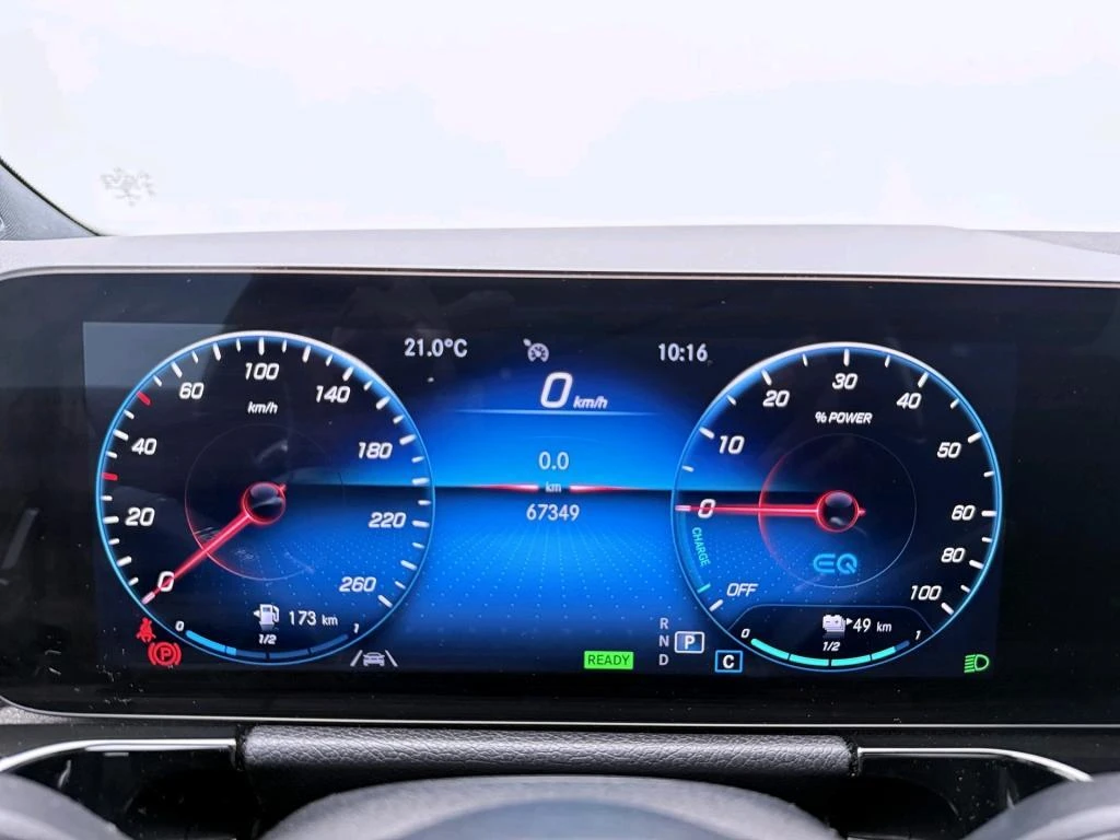 Mercedes-Benz-GLA-image-4