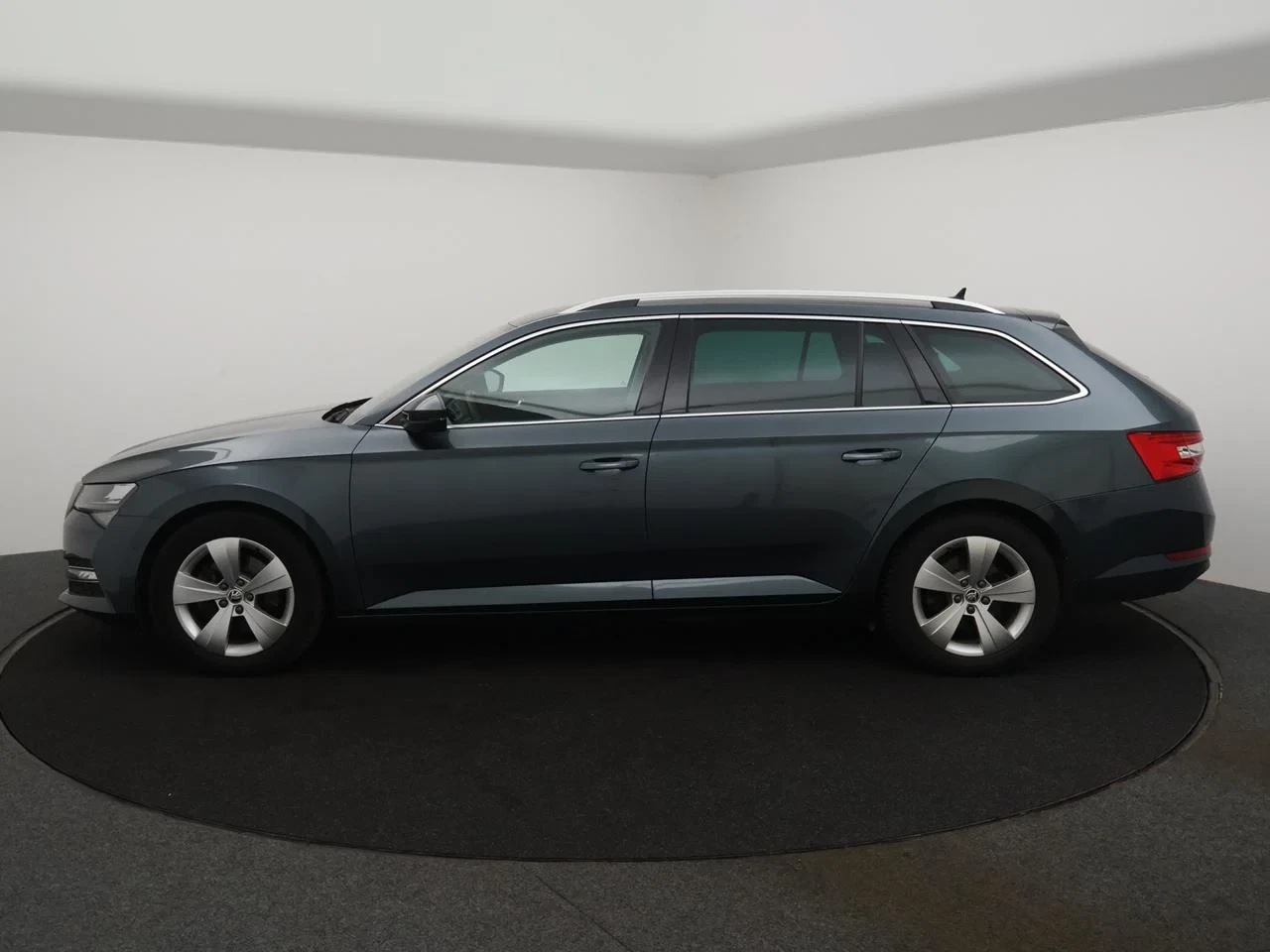 Škoda Superb Combi PHEV Superb Style *1.4TSI*AUTOMAAT*PLUG-IN*NAVI*TREKHAAK*ZETELVERWARMING V+A* ...