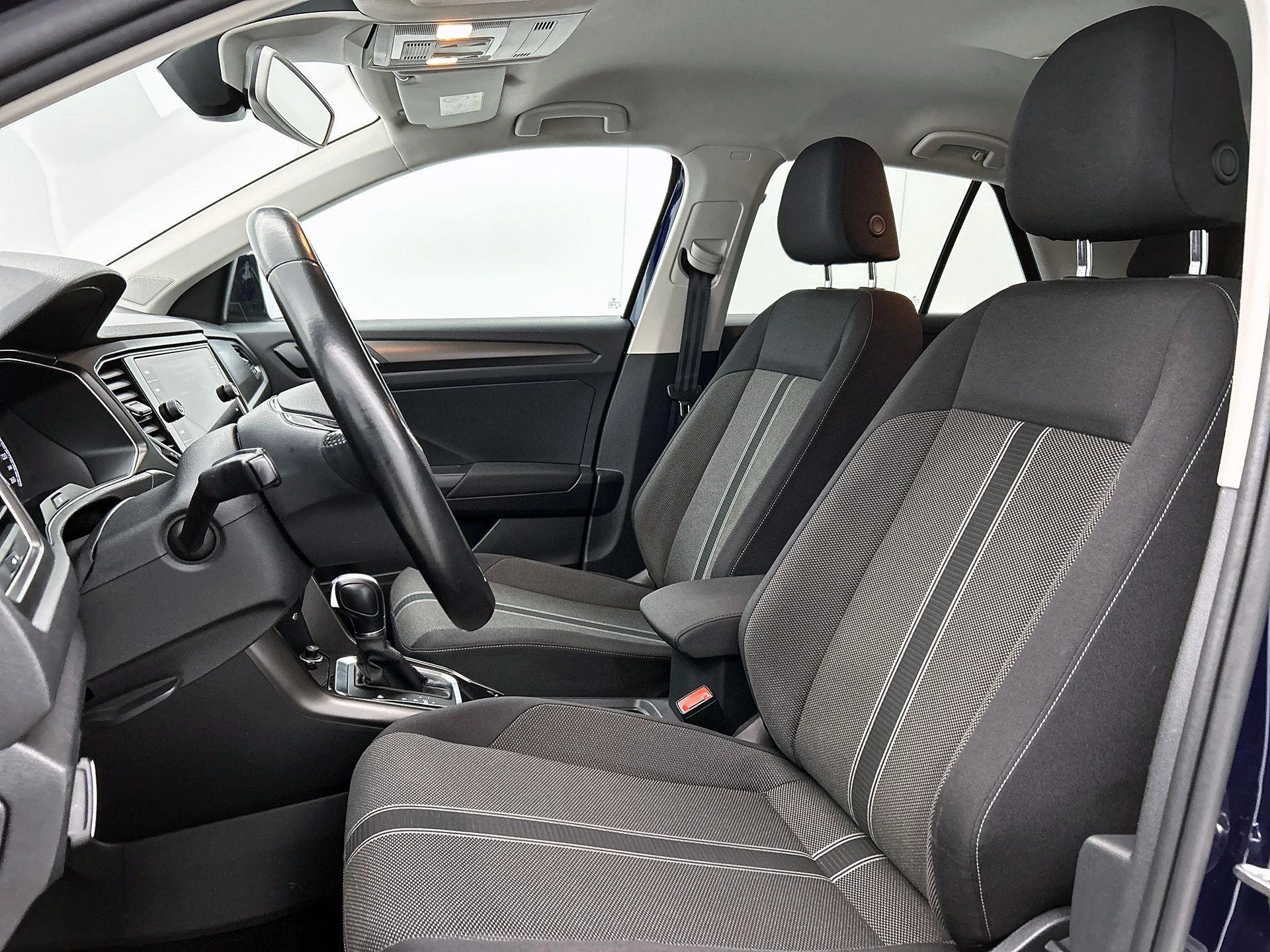 Volkswagen-T-Roc-image-31