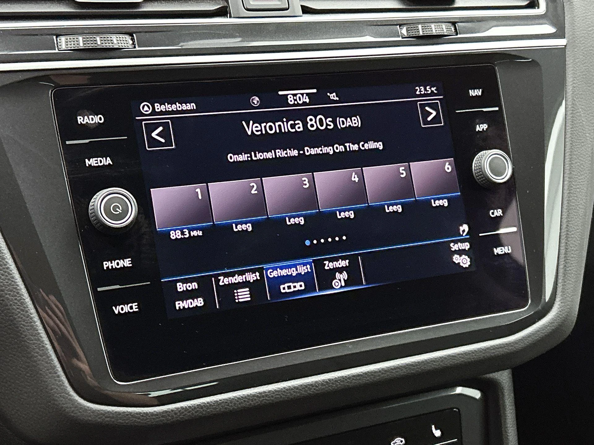 Volkswagen-Tiguan-image-25