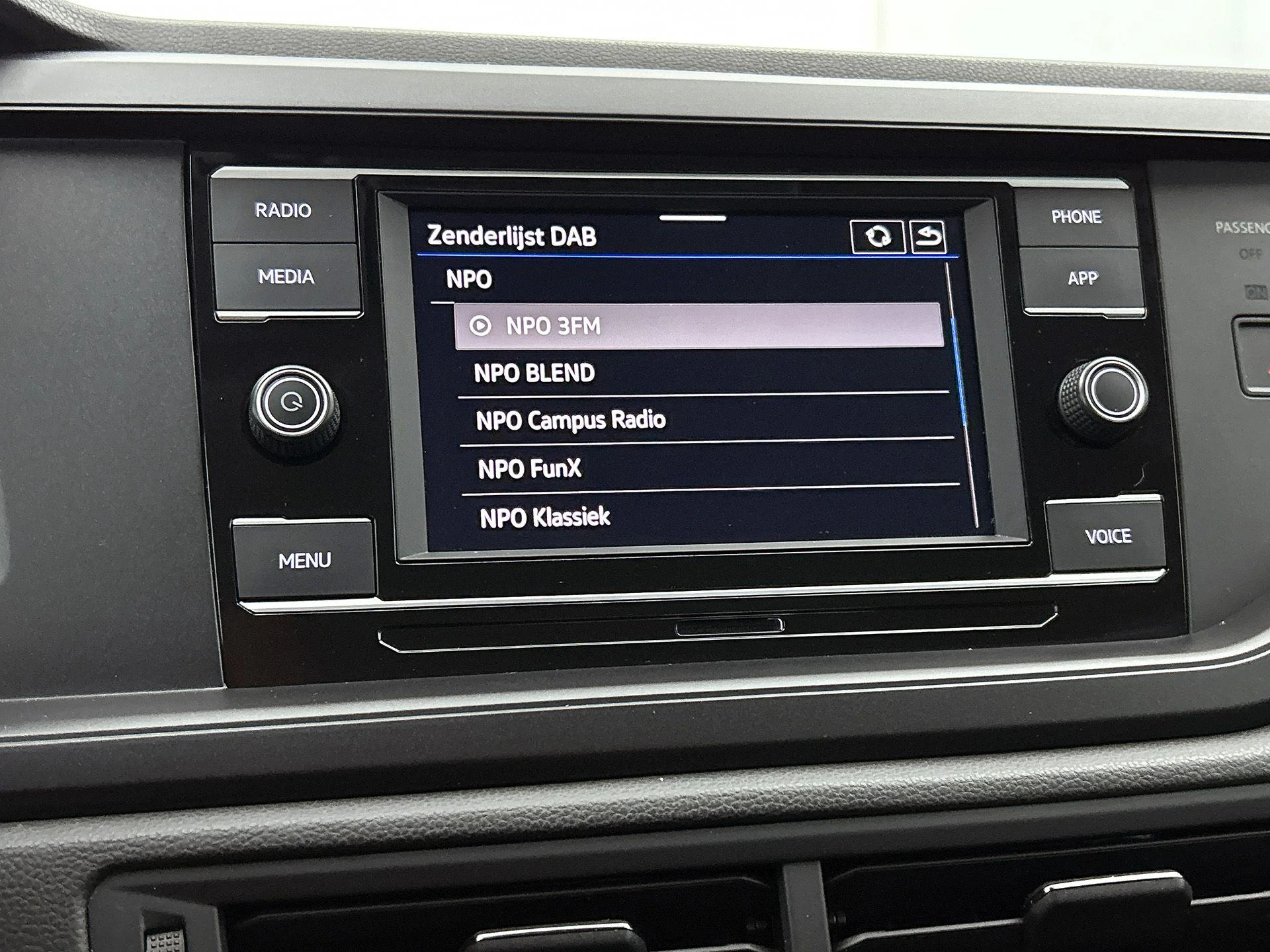 Volkswagen-Polo-image-6