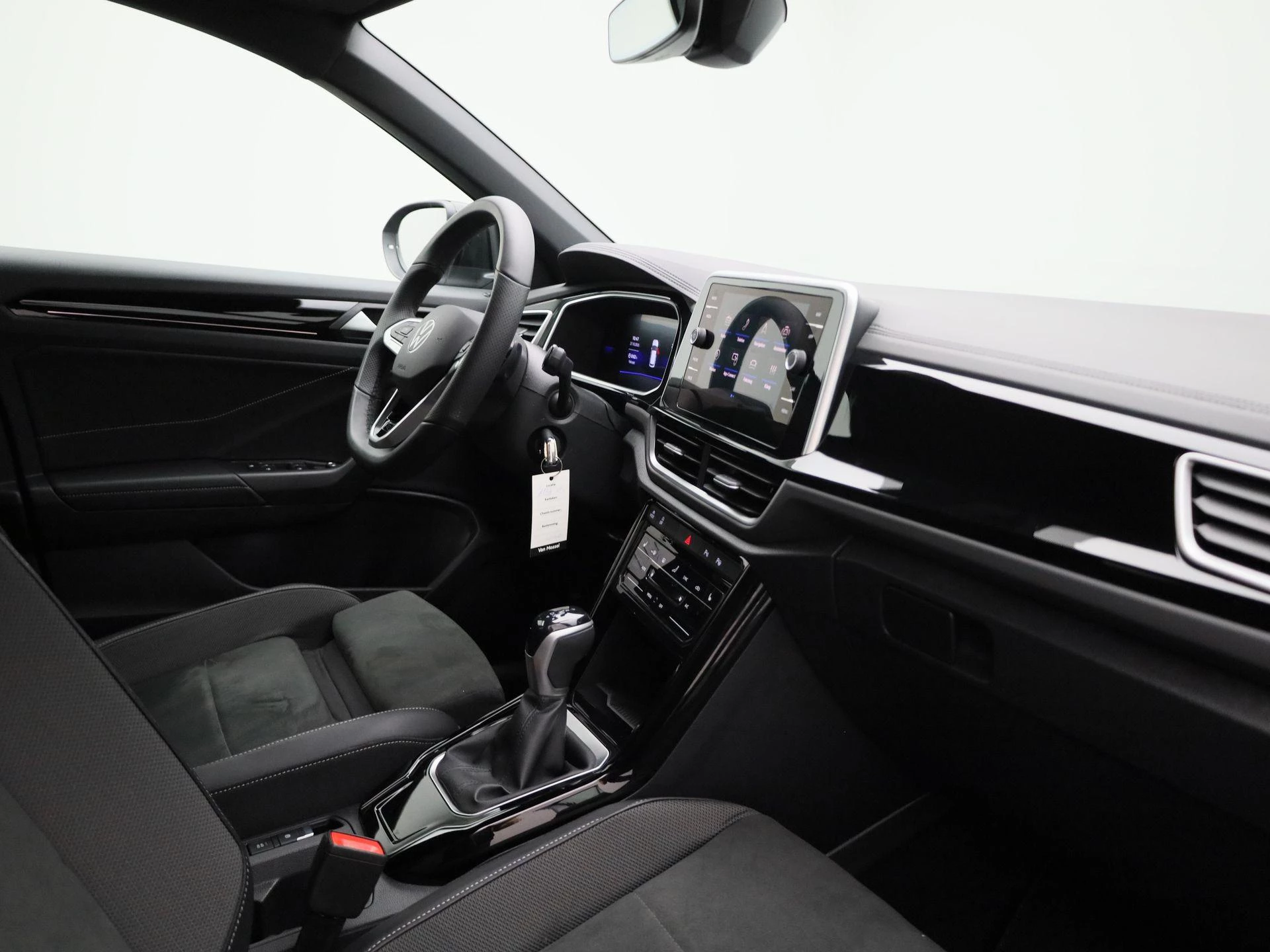 Volkswagen-T-Roc-image-31