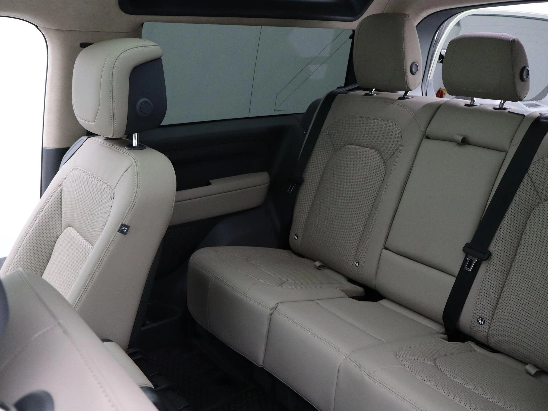 Land Rover-Defender-image-13