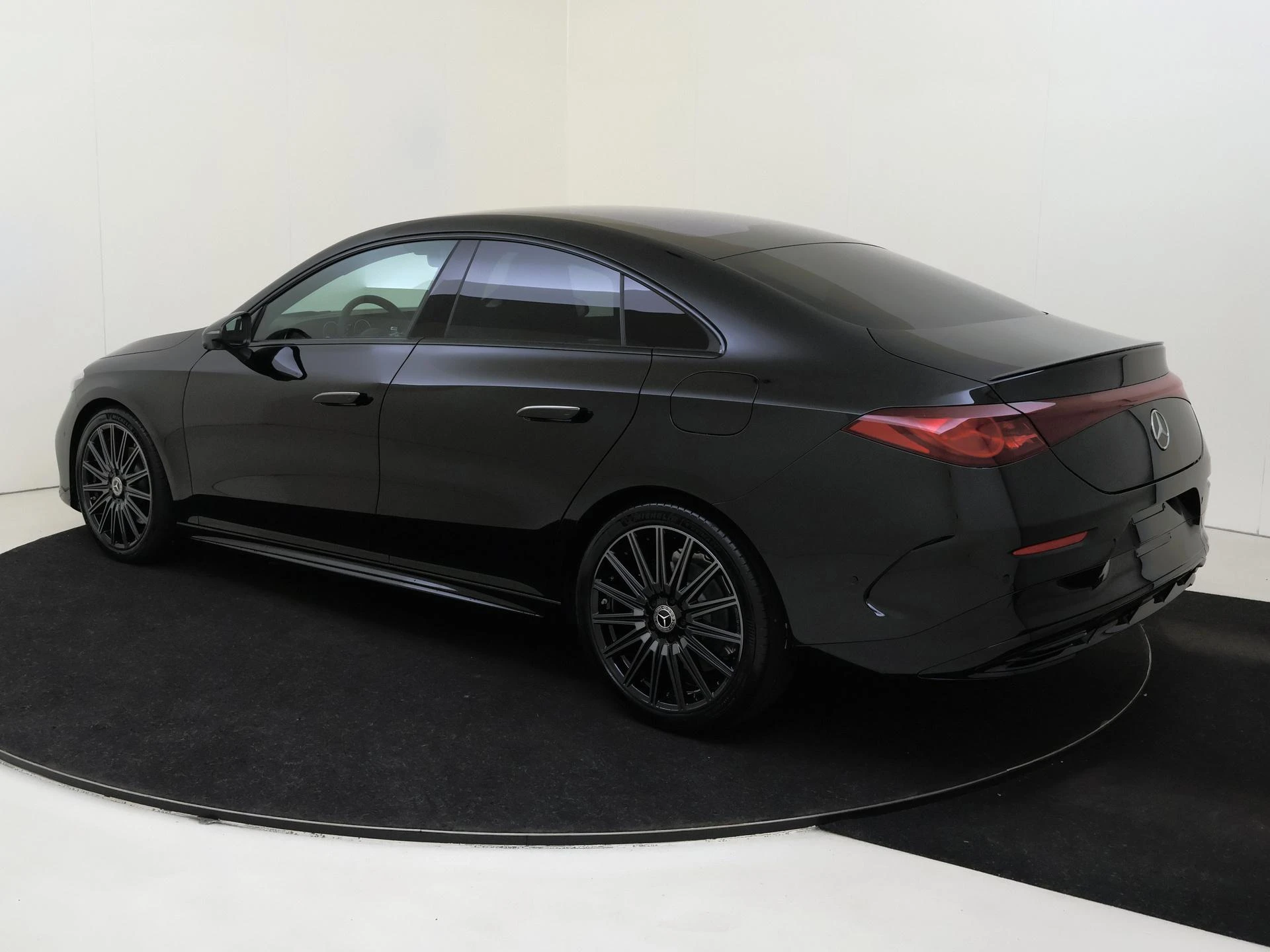 Mercedes-Benz-CLA-image-2