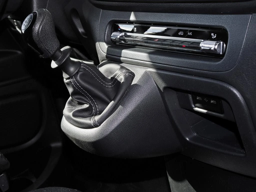 Mercedes-Benz-Vito 116-image-10
