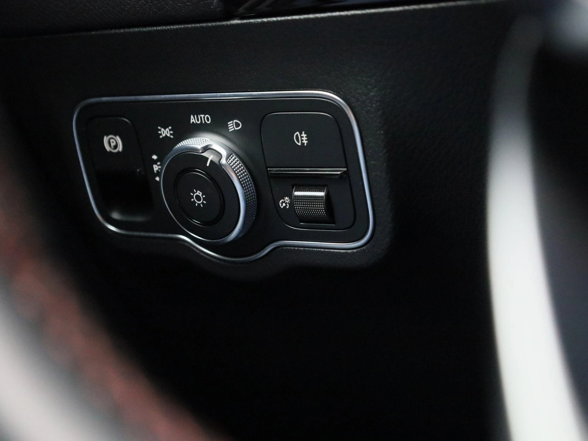 Mercedes-Benz-GLA-image-19