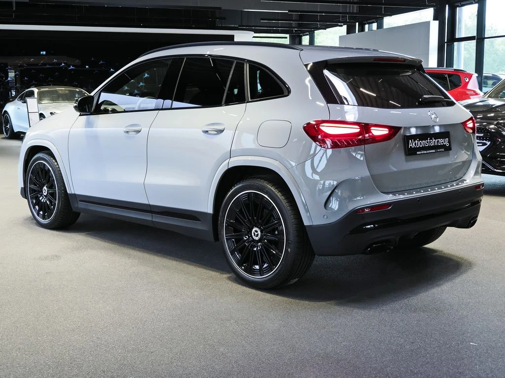 Mercedes-Benz-GLA 200 d-image-4