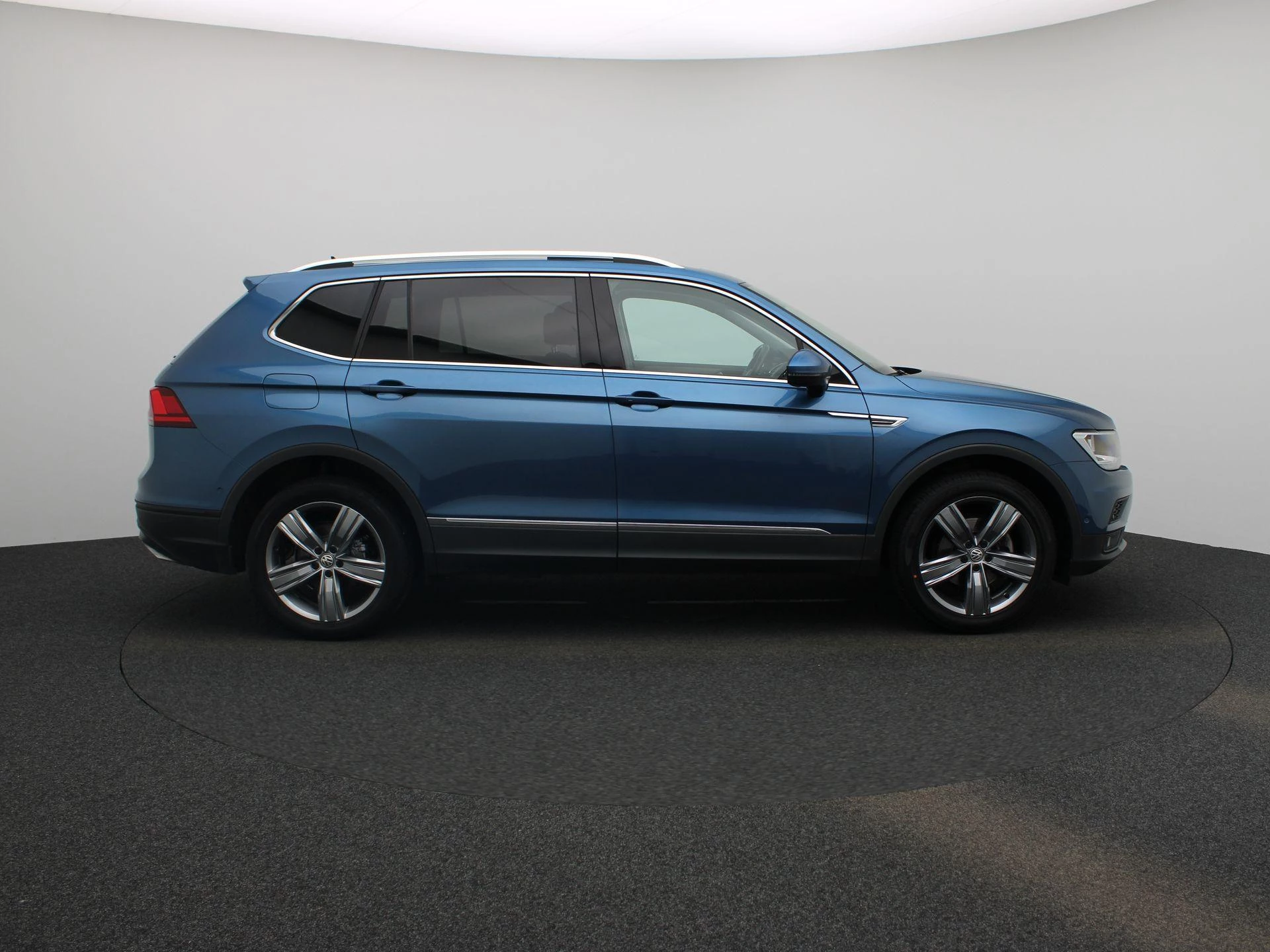 Volkswagen-Tiguan Allspace-image-5