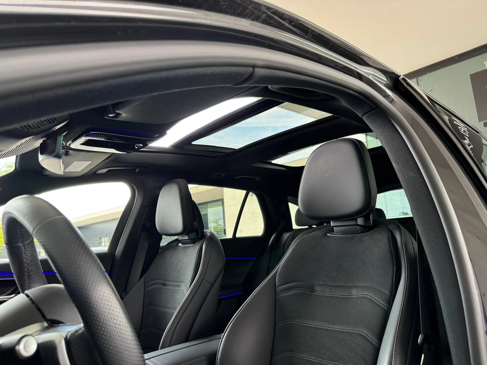 Mercedes-Benz E-Klasse 300 e AMG Line Break + PANO DAK + BURMESTER + DIGITAL LIGHT + NIGHTPACK