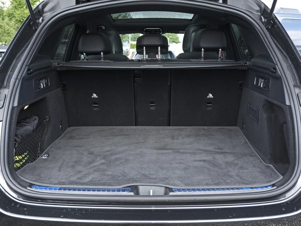 Mercedes-Benz-GLC 220 d-image-12