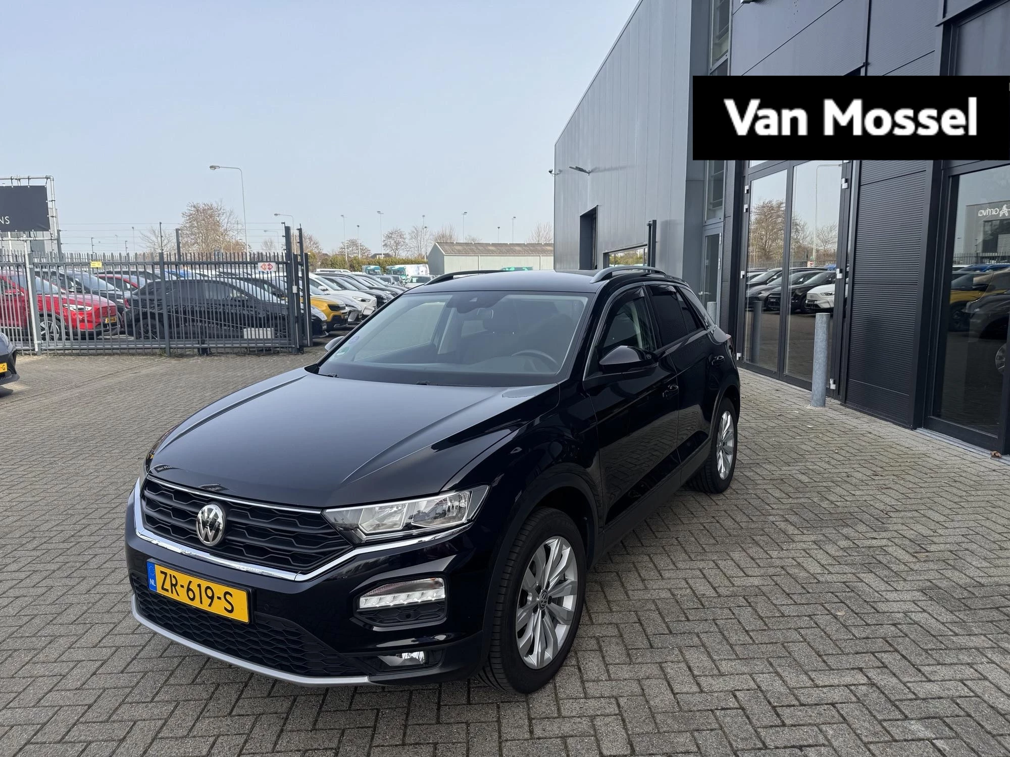 Volkswagen-T-Roc-image-0