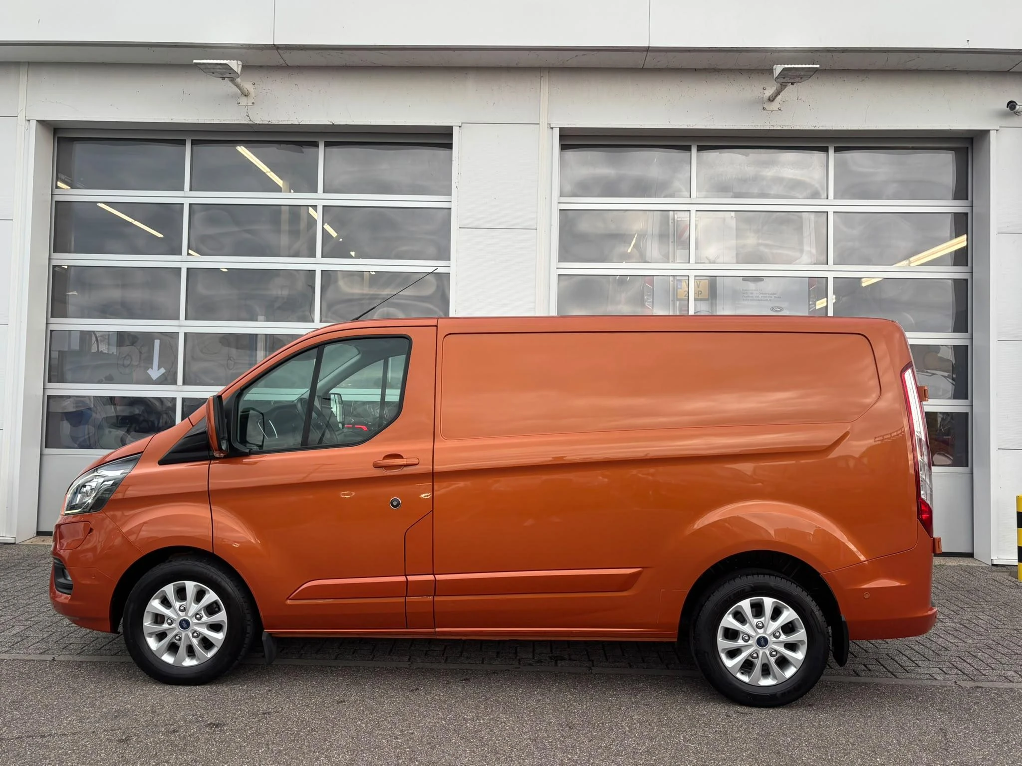 Ford-Transit Custom-image-4