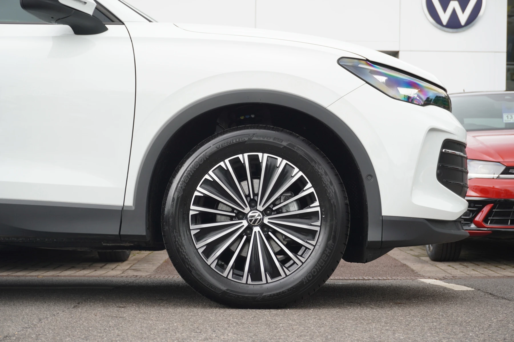 Volkswagen-Tiguan-image-30