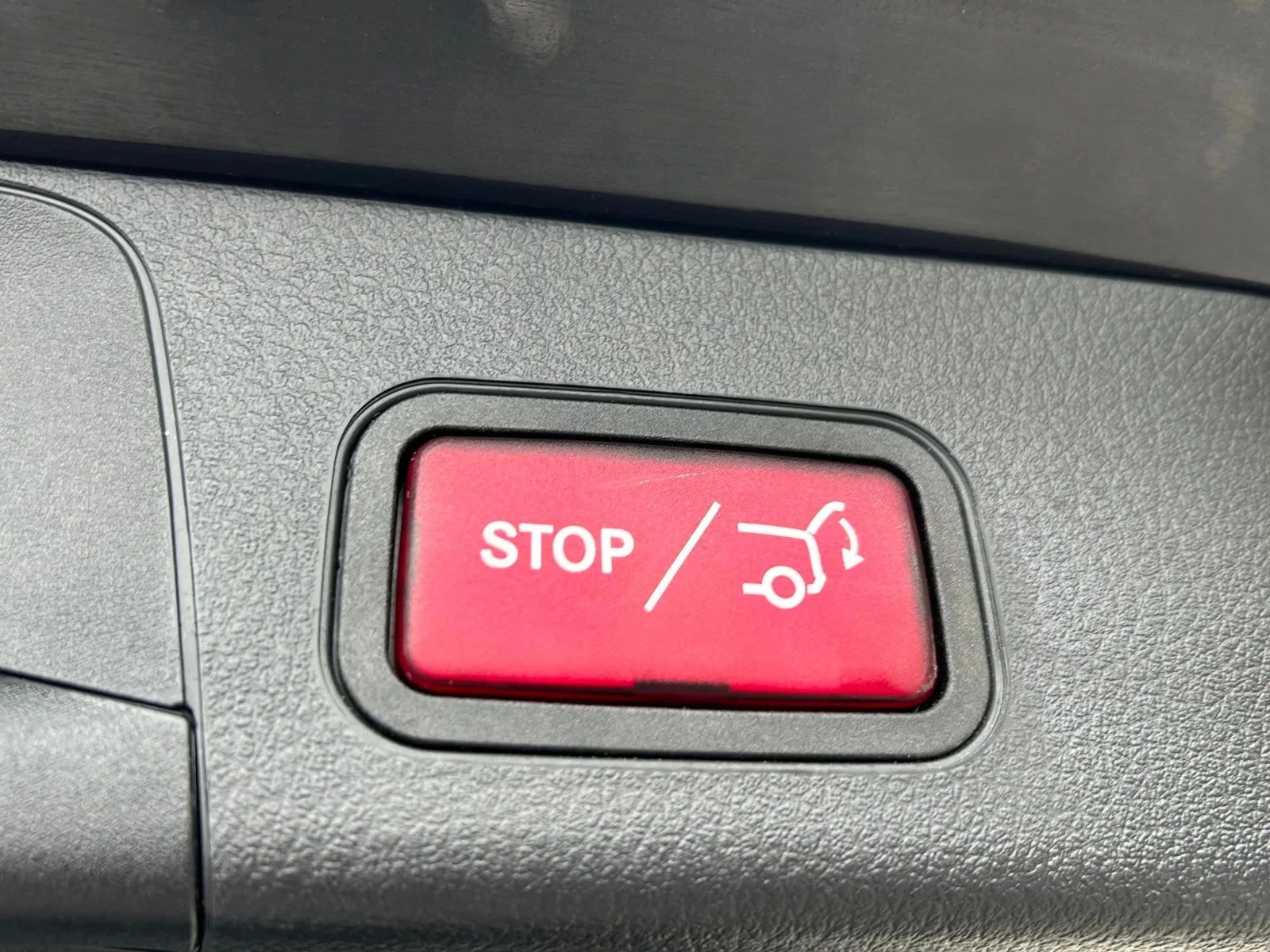 Mercedes-Benz-EQB-image-20