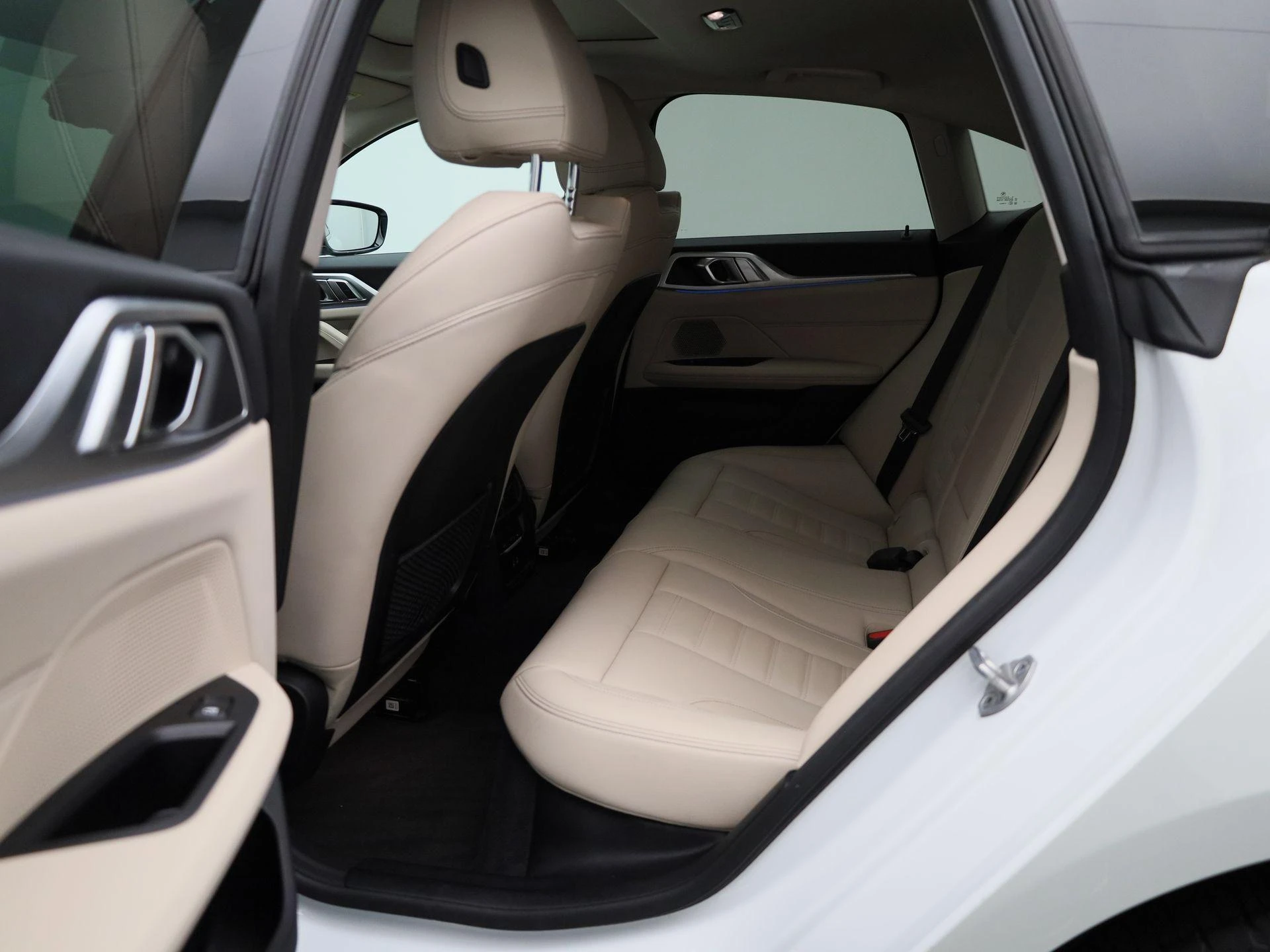 BMW-i4-image-9