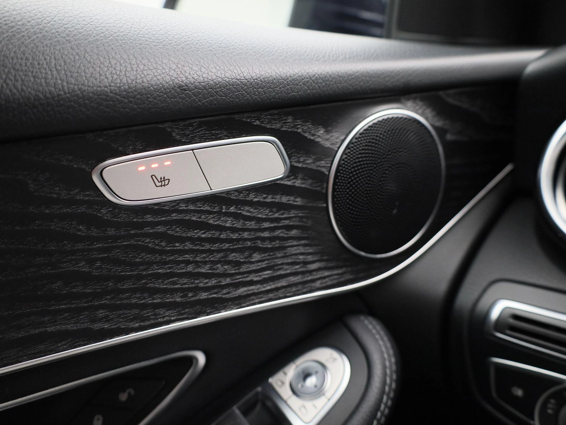 Mercedes-Benz-GLC-image-24