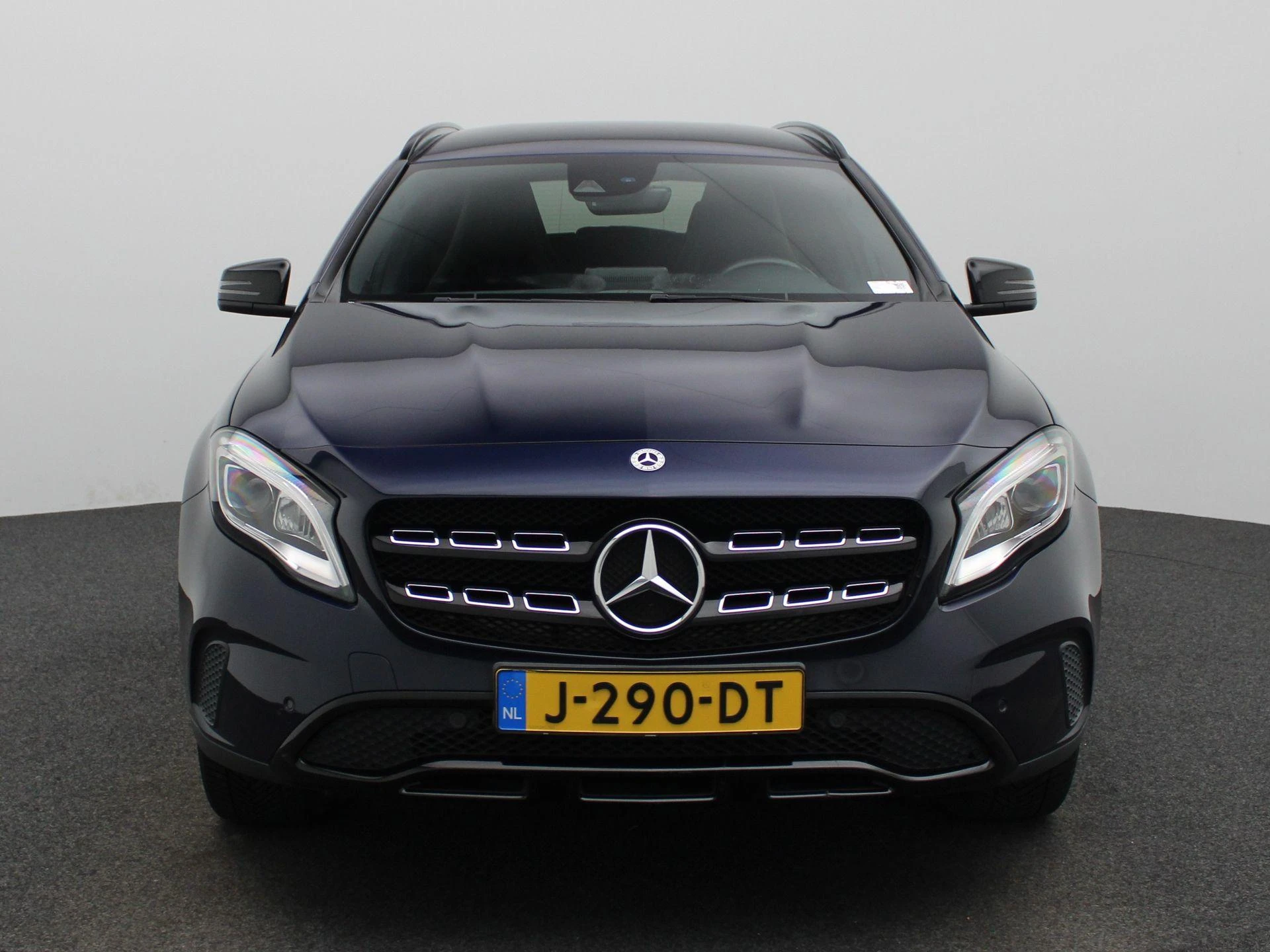 Mercedes-Benz-GLA-image-2