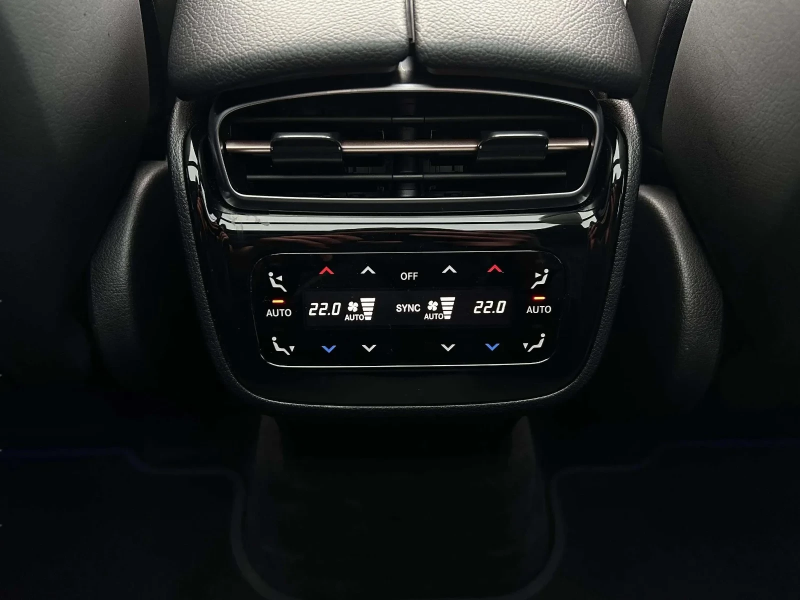 Mercedes-Benz-EQE-image-19