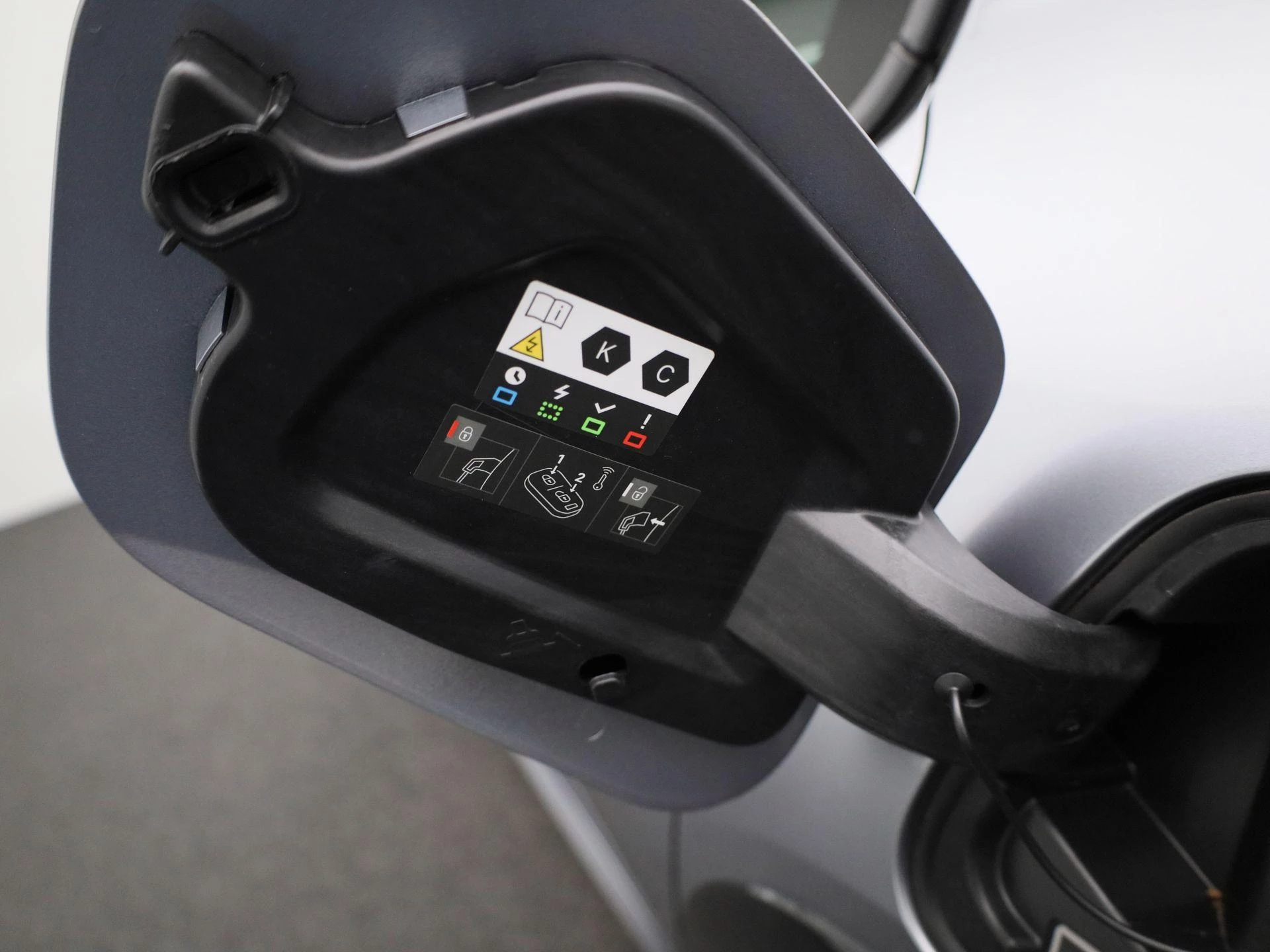 Peugeot-e-208-image-13
