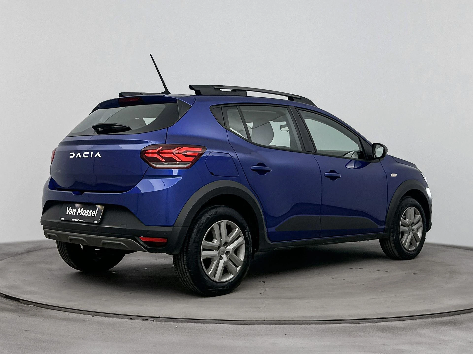 Dacia-Sandero Stepway-image-3