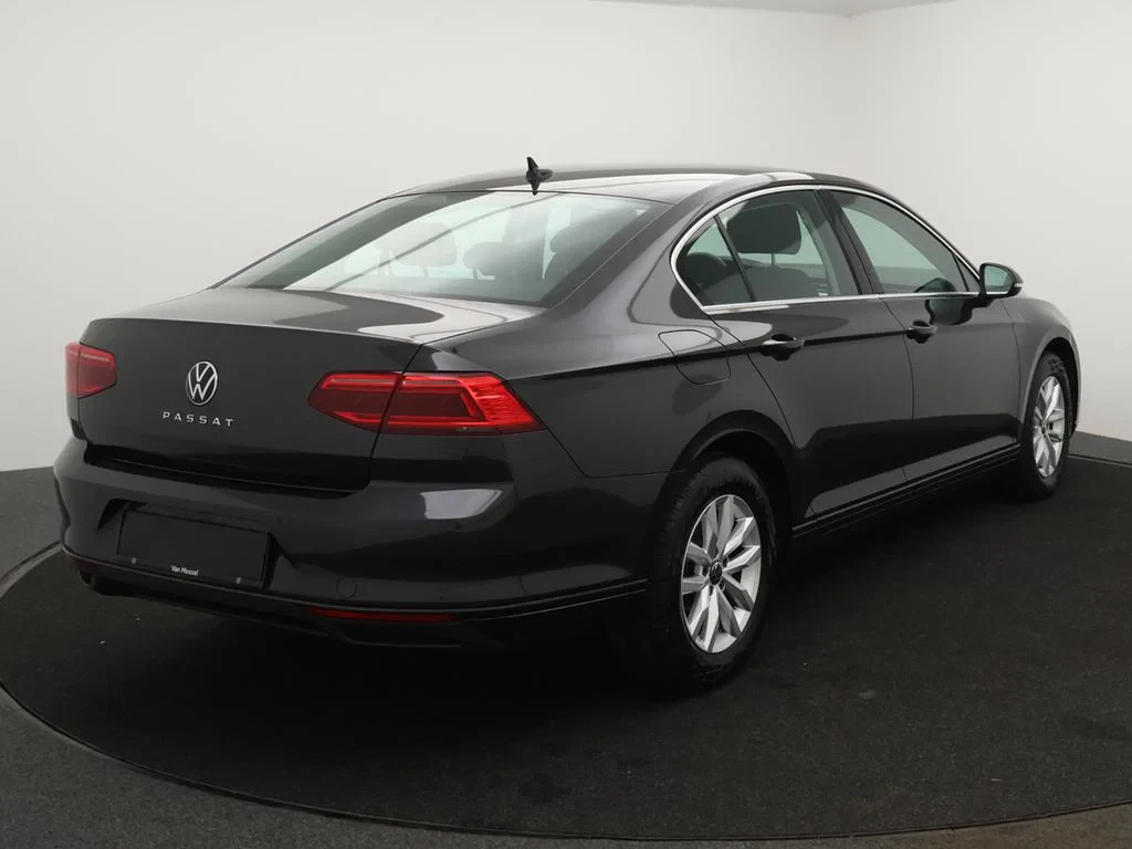 Volkswagen-Passat-image-1