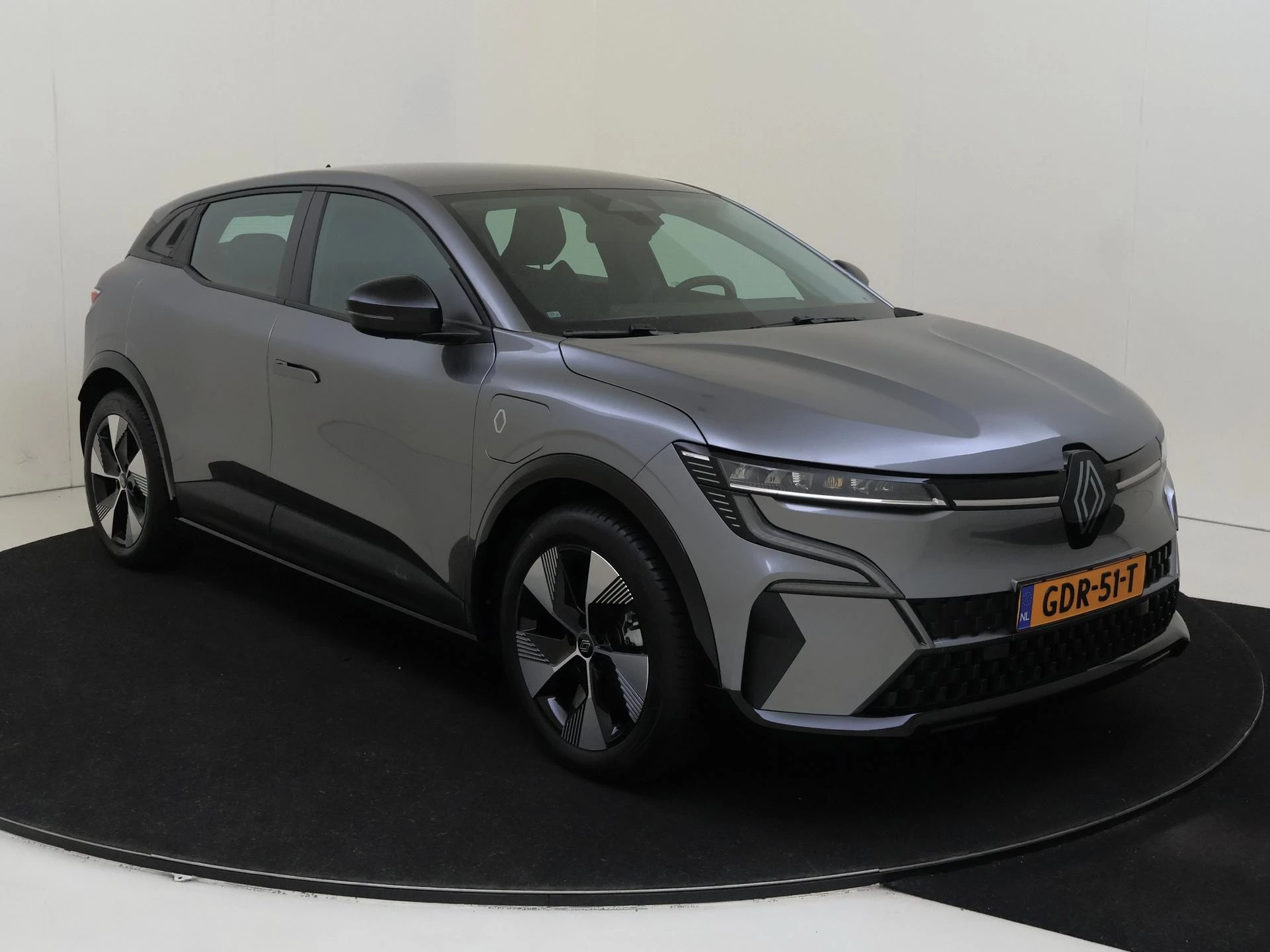 Renault-Megane E-Tech-image-1