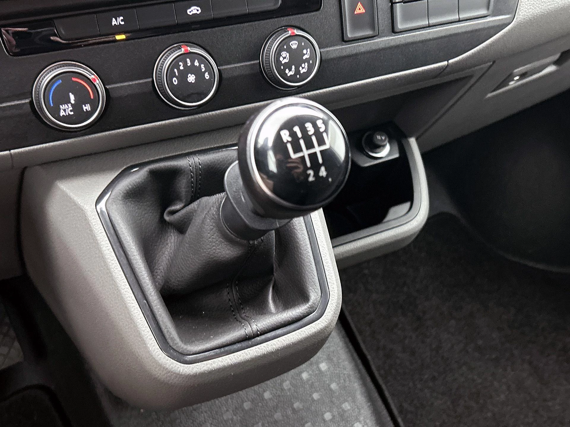 Volkswagen Transporter 2.0 TDI L1H1 90PK