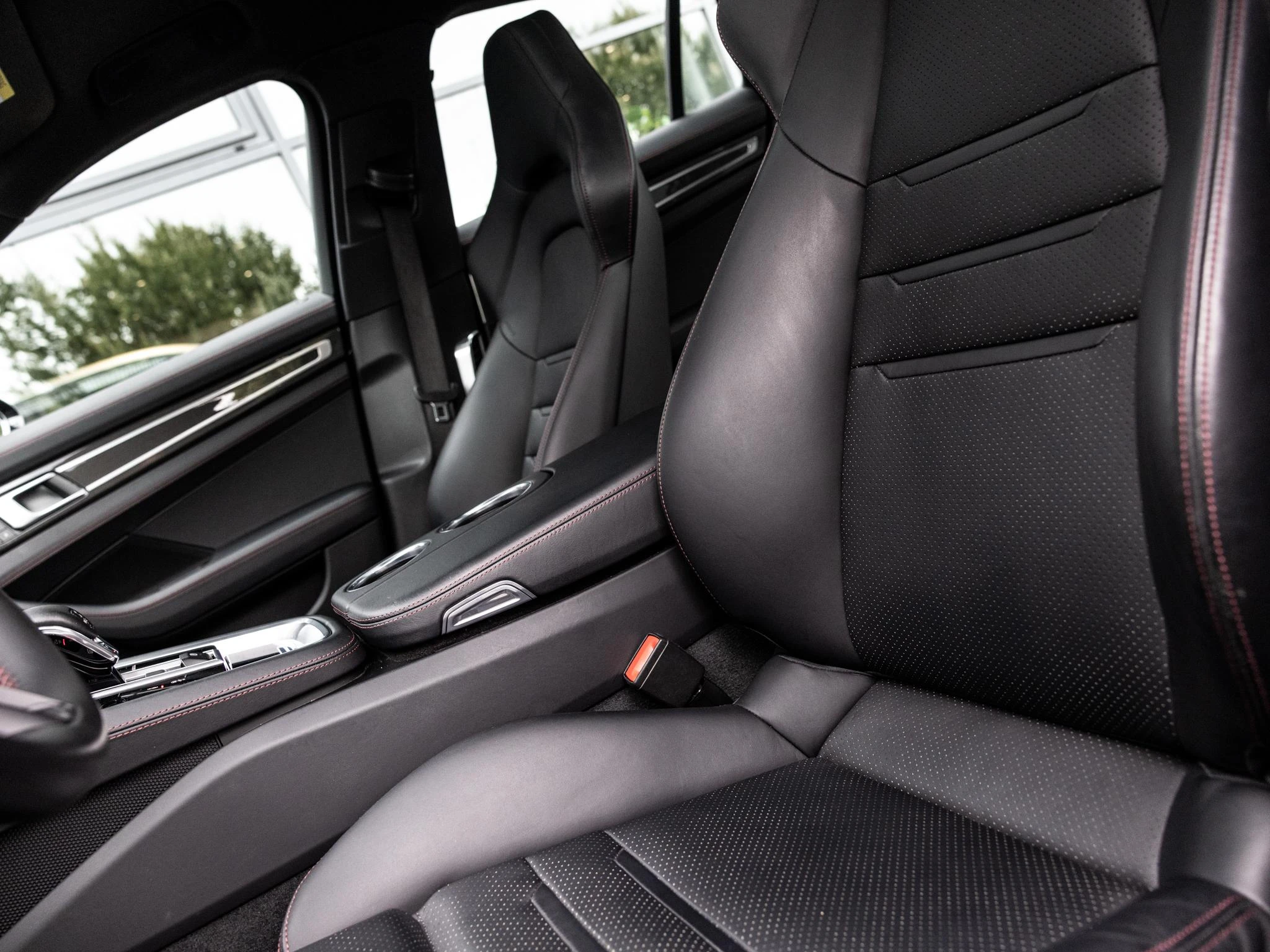 Porsche-Panamera-image-33