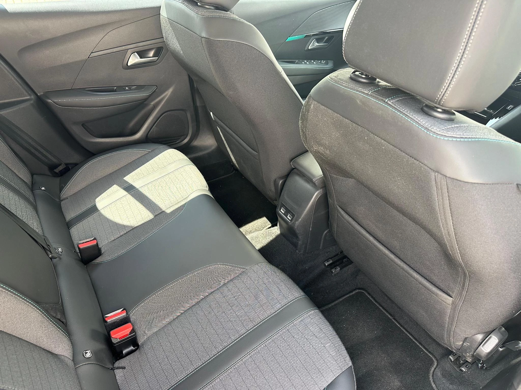 Peugeot-e-208-image-21