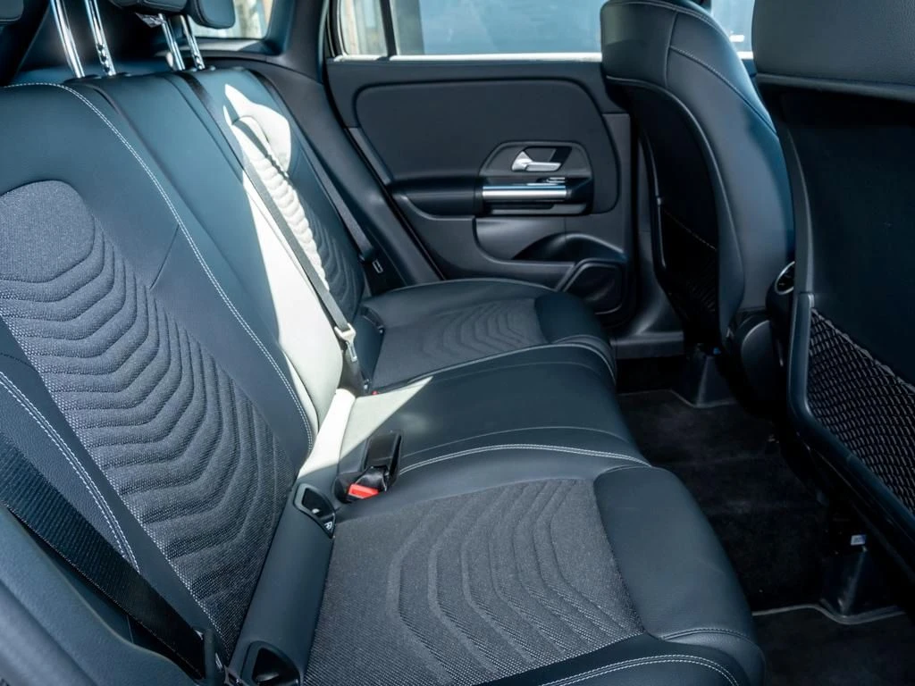 Mercedes-Benz-GLA 200 d-image-12