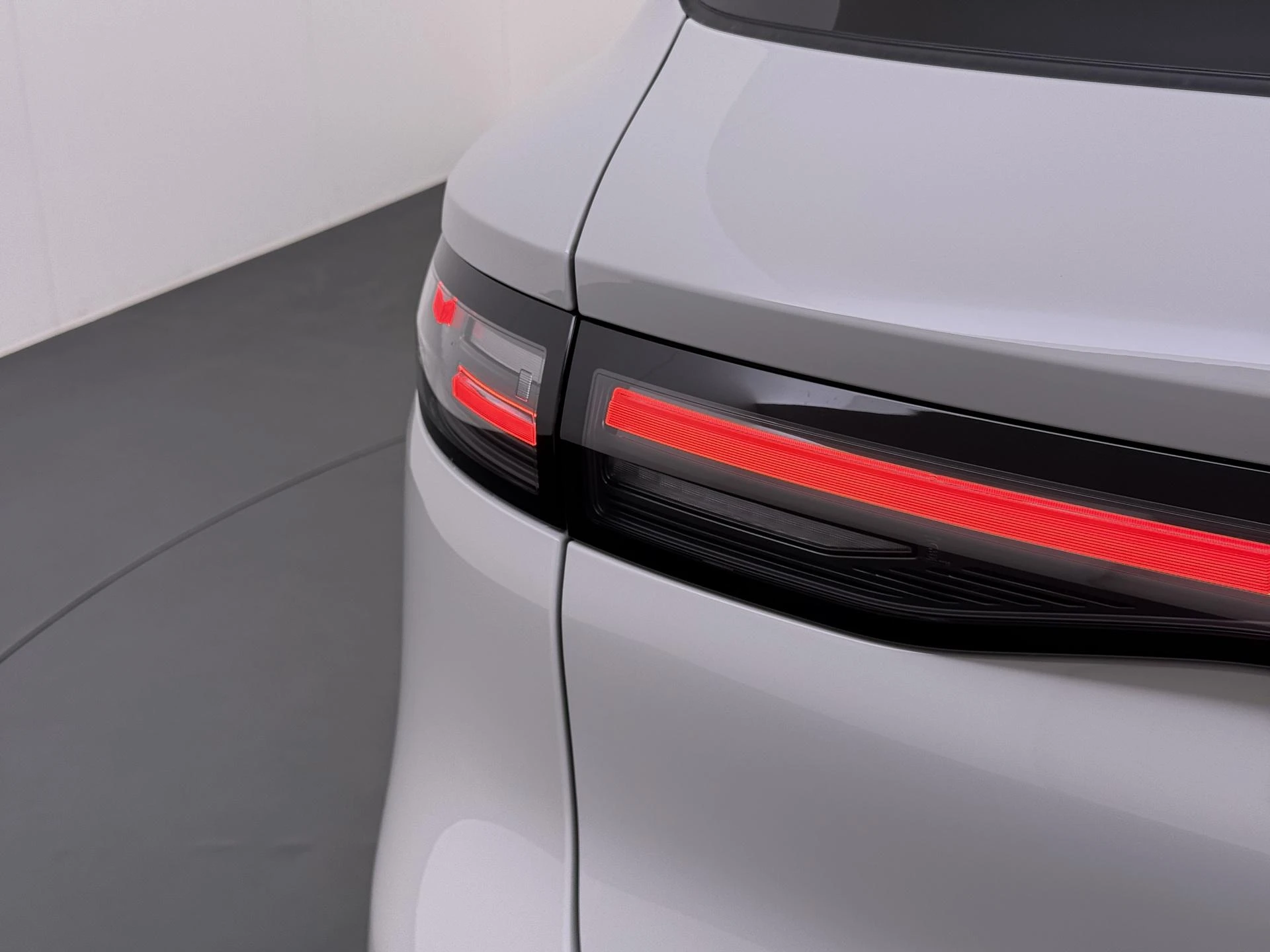 Leapmotor B10 Design Hybrid EV 18.8 kWh