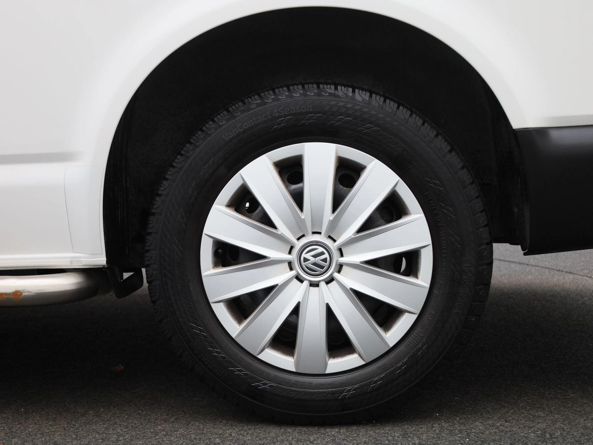 Volkswagen-Transporter-image-18